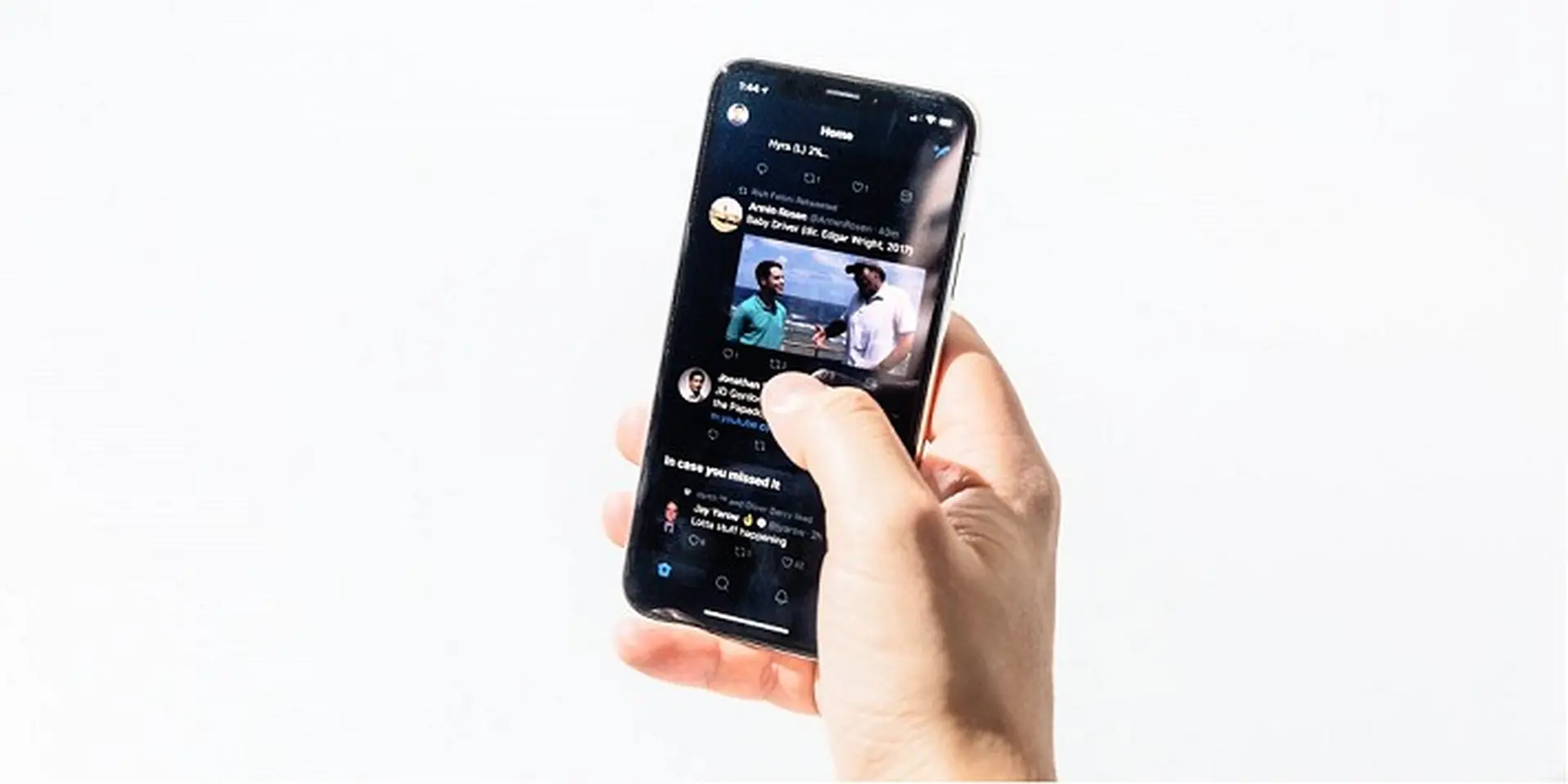 Sử dụng "Dark Mode" với màn hình OLED trên iPhone X giúp tiết kiệm pin đến 60%