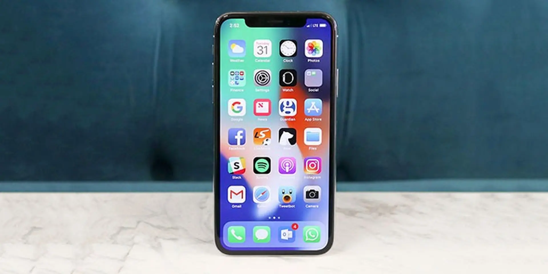 Vì sao nhiều người vẫn "ngại" mua iPhone X? Đây là câu trả lời!