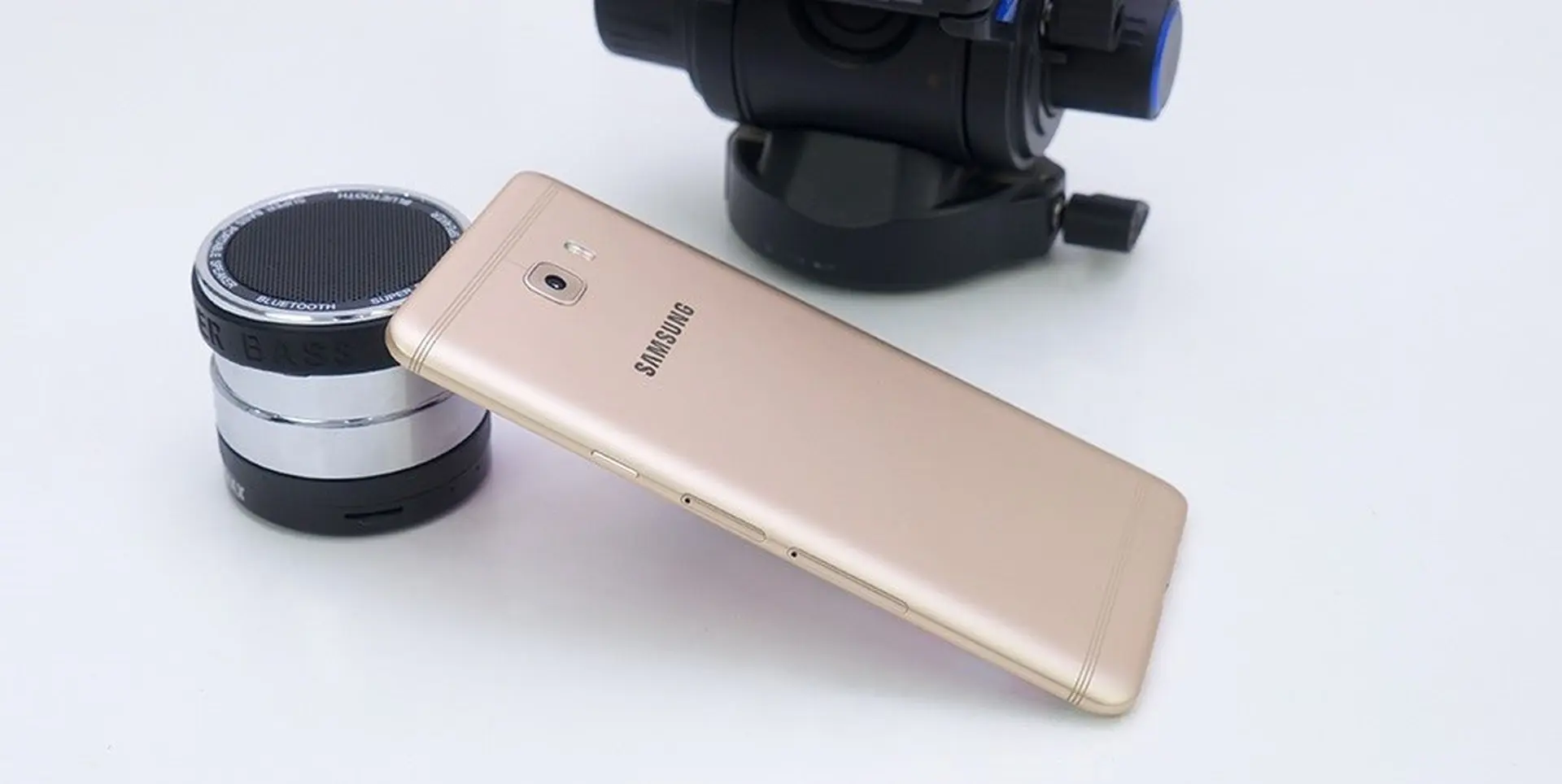 Galaxy C9 Pro màn hình 6 inch, camera 16/16 MP, RAM 6GB hạ giá sốc