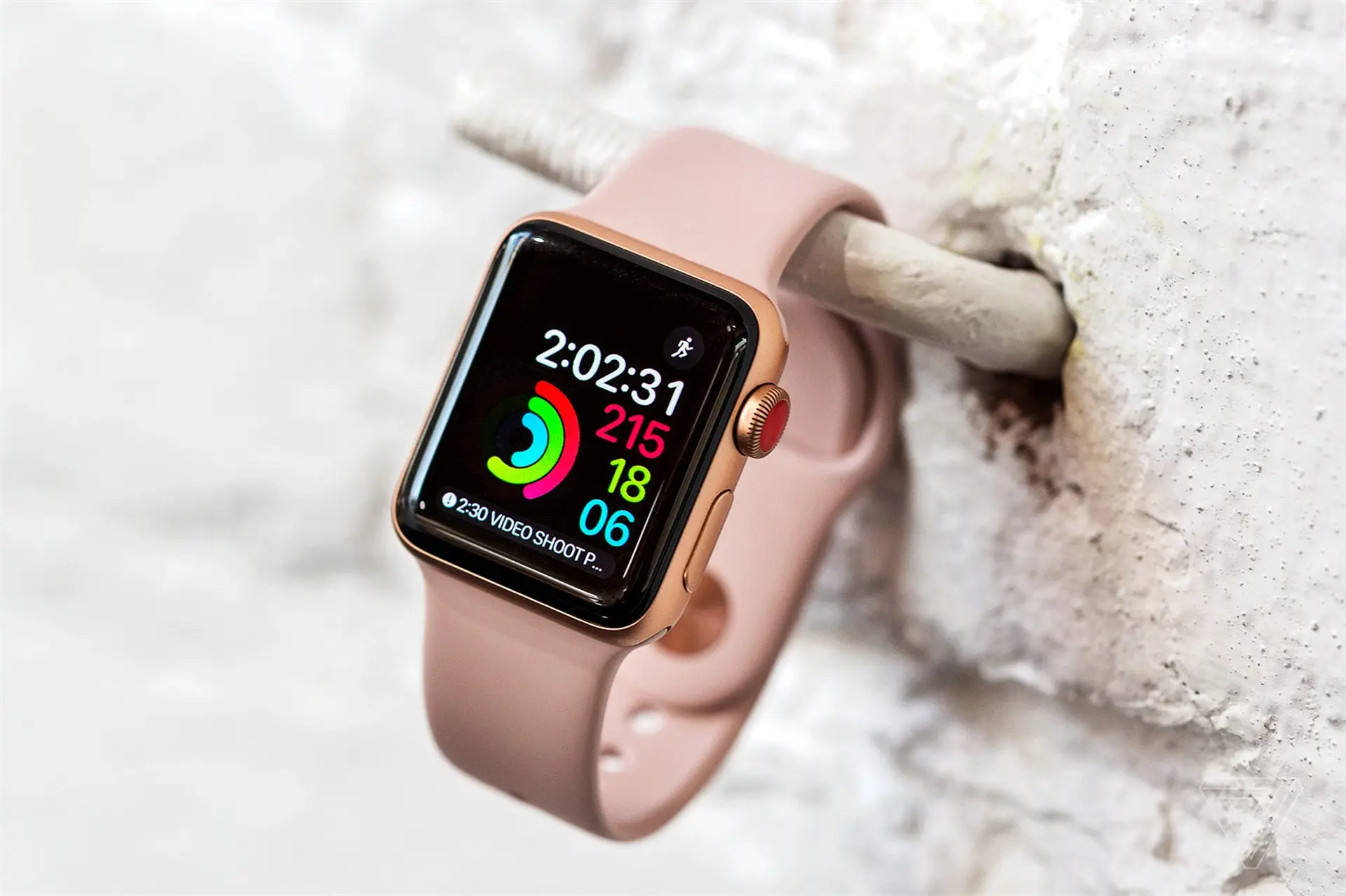 FPT Shop mở bán sản phẩm Apple Watch Series 3 từ ngày 10/11