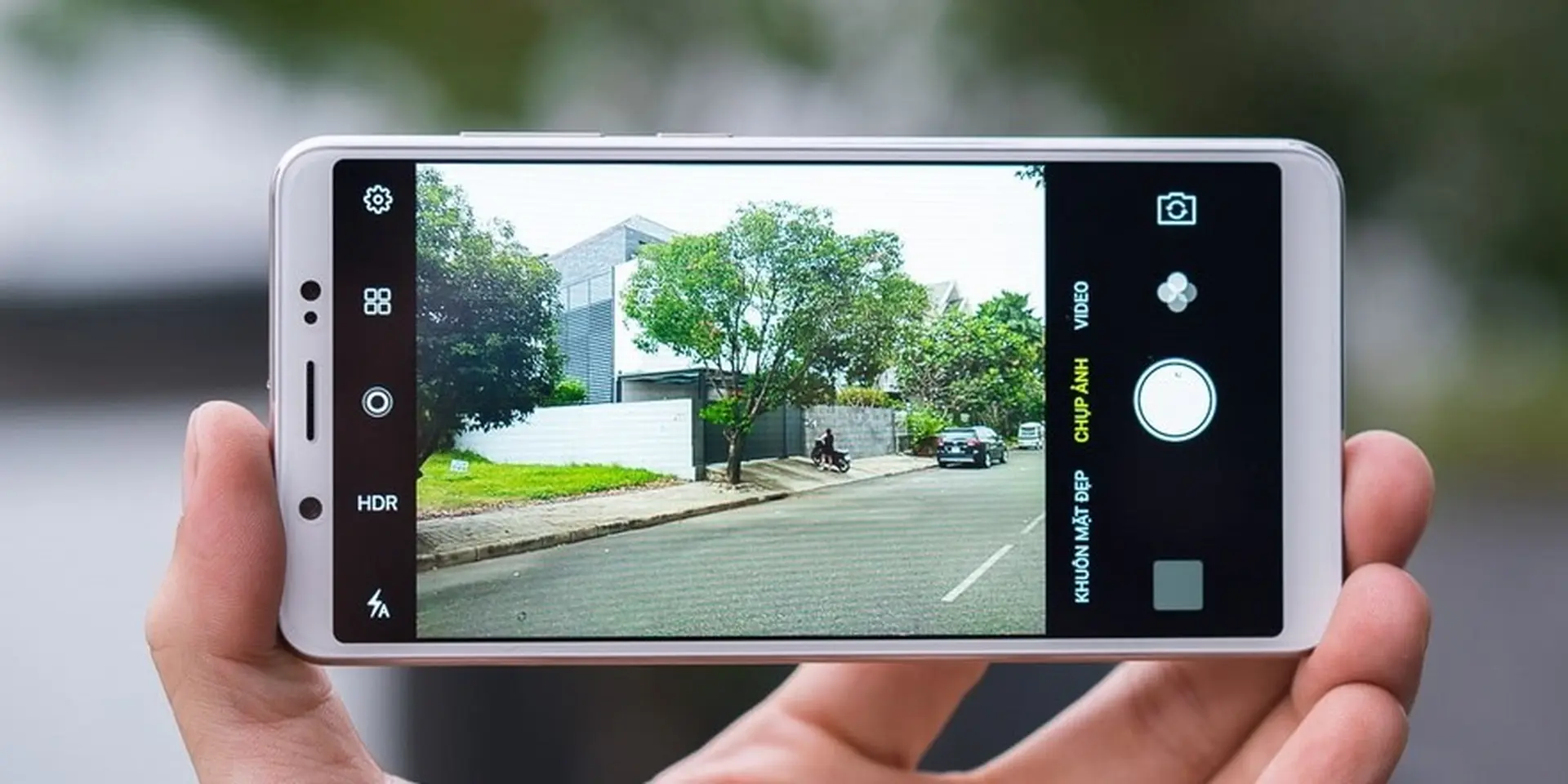 Nhìn thế giới qua bộ đôi ống kính 16MP/24MP f/2.0 trên Vivo V7