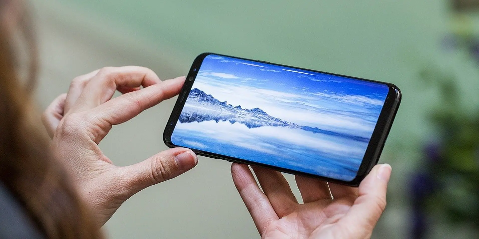 Galaxy A8 2018 lần đầu xuất hiện với màn hình vô cực, camera kép mặt trước