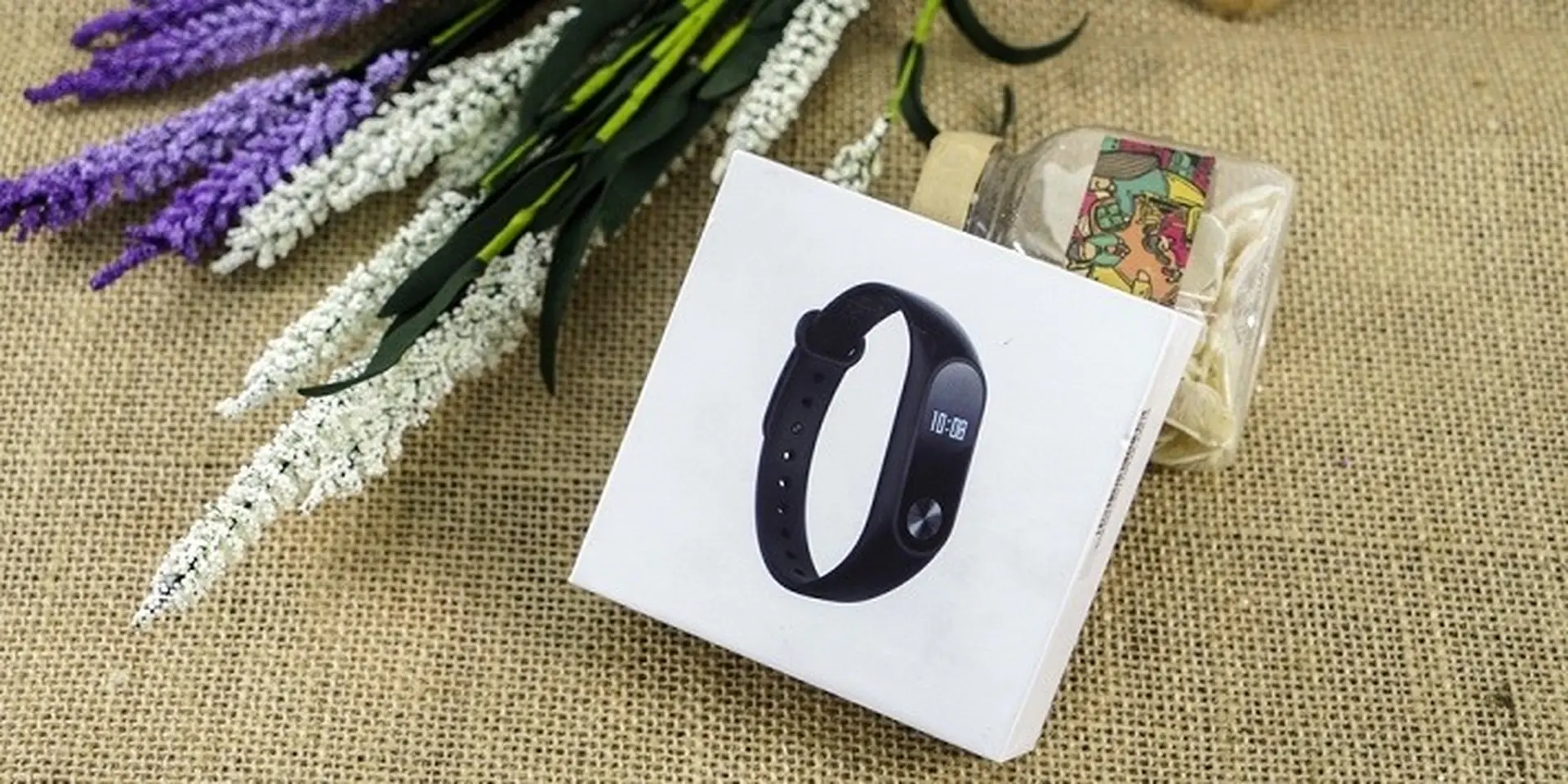 Mở hộp Mi Band 2: Vòng đeo tay thông minh theo dõi sức khỏe chất lượng, giá mềm