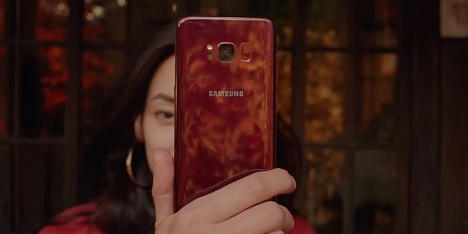 Galaxy S8 phiên bản Đỏ Mùa Thu bất ngờ xuất hiện, sẽ được bán trong thời gian tới?