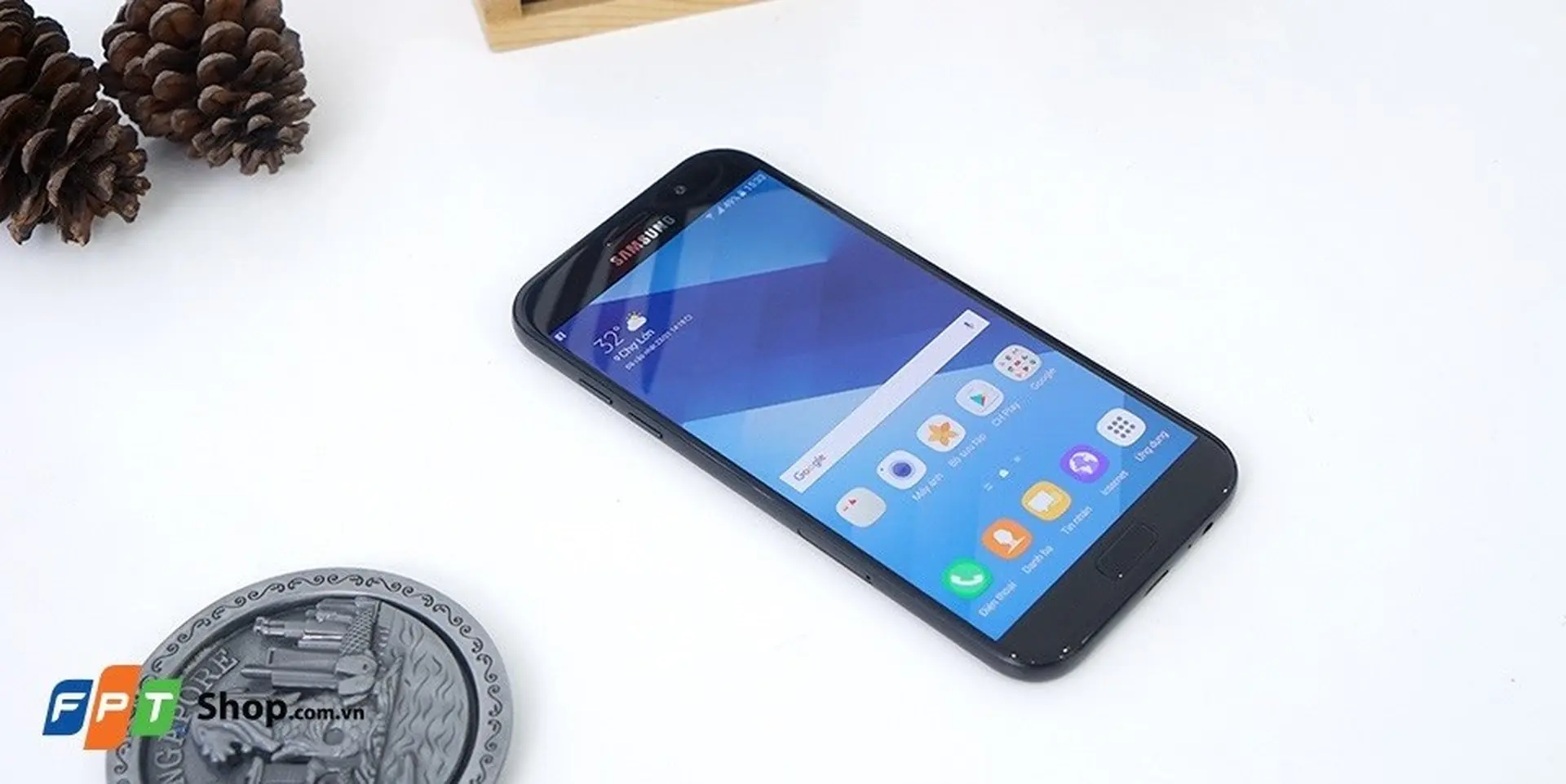 Galaxy A7 2017 màn hình 5.7 inch, camera 16MP, chống nước IP68 hạ giá cực sốc