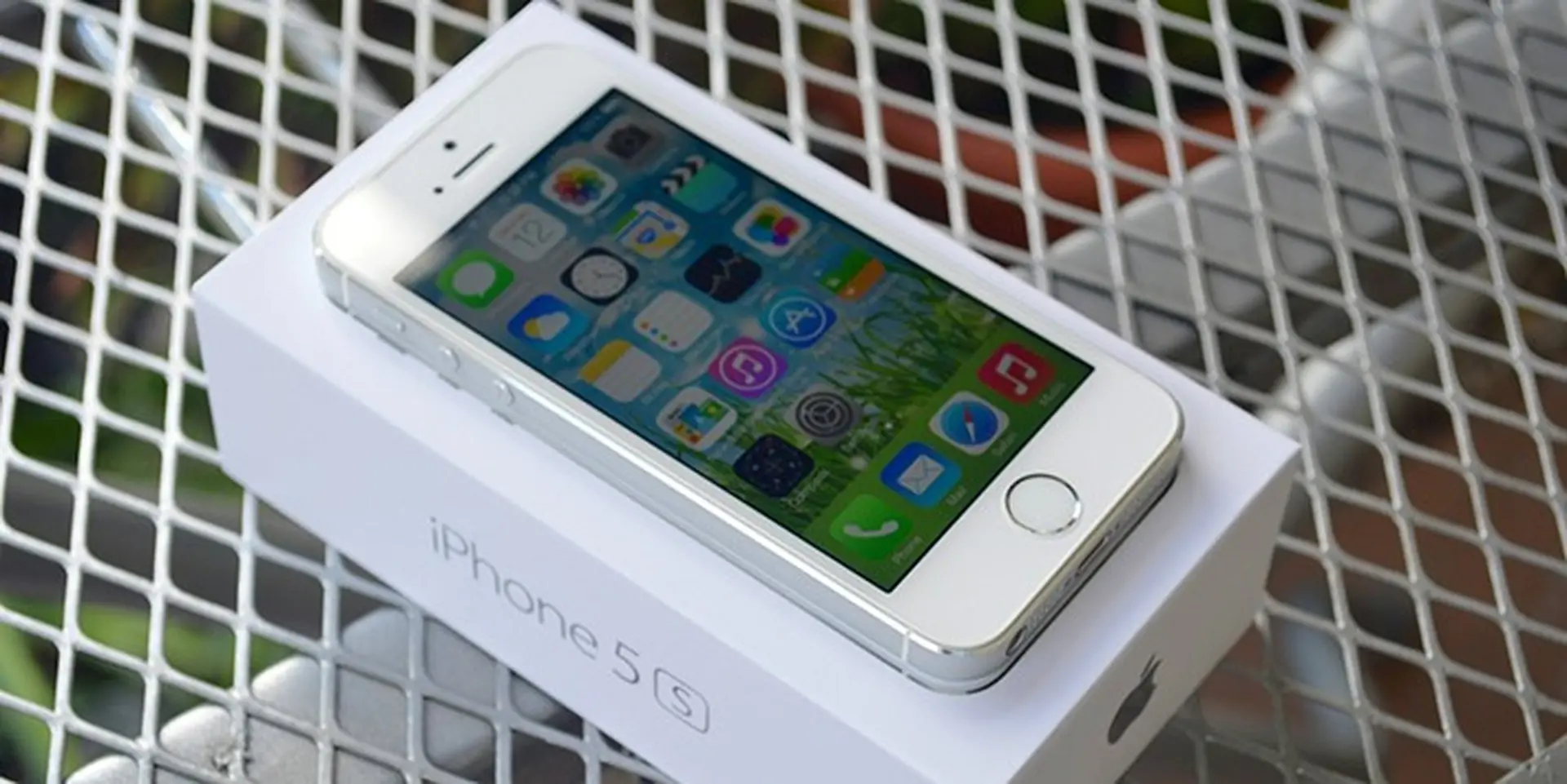 Tại sao ngay cả khi iPhone X đã bán ra, iPhone 5s vẫn cực hot?
