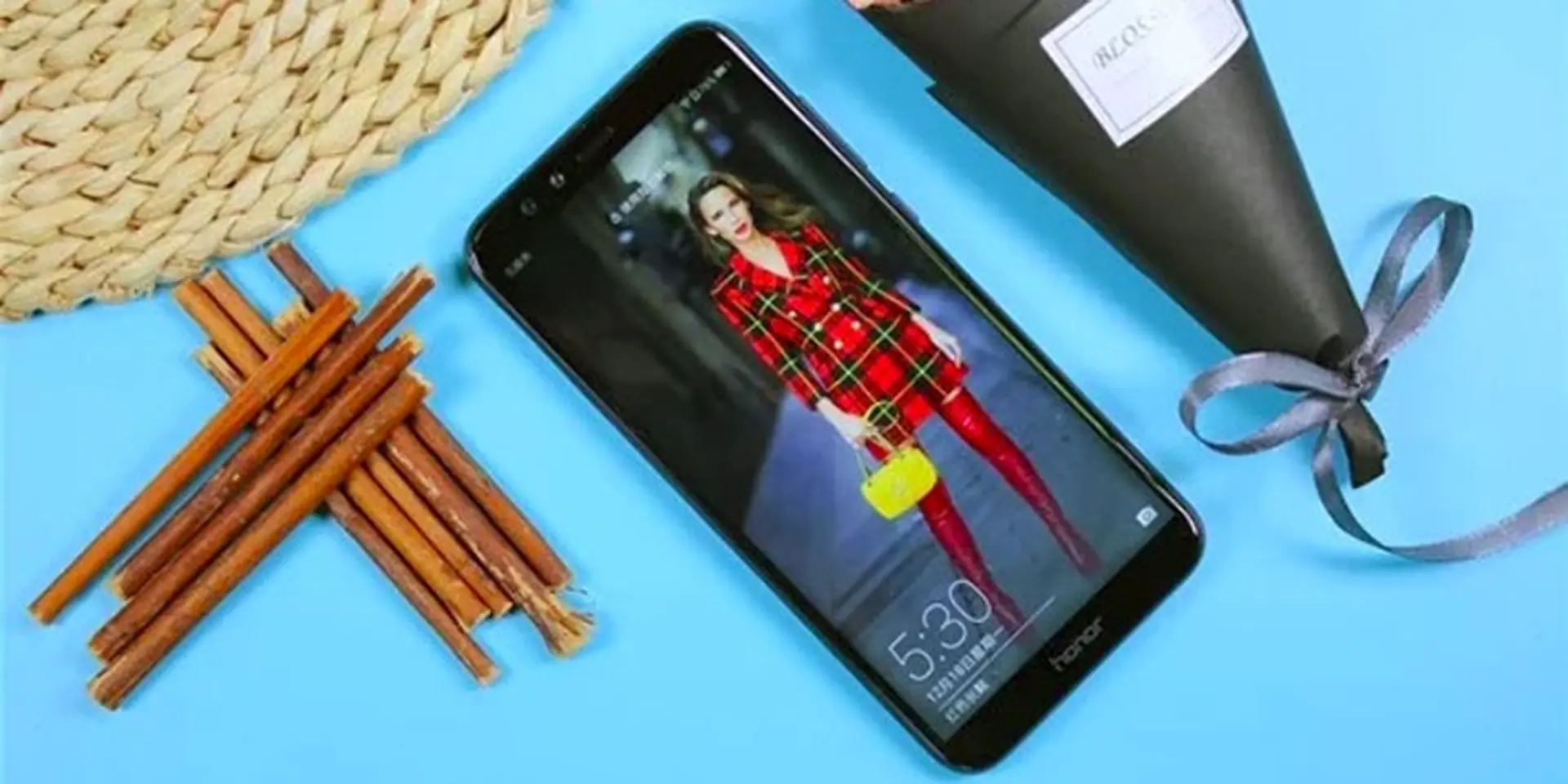 Trên tay Honor 9 Lite, smartphone có màn hình tràn viền 18:9, 4 camera, giá chỉ từ 4.1 triệu