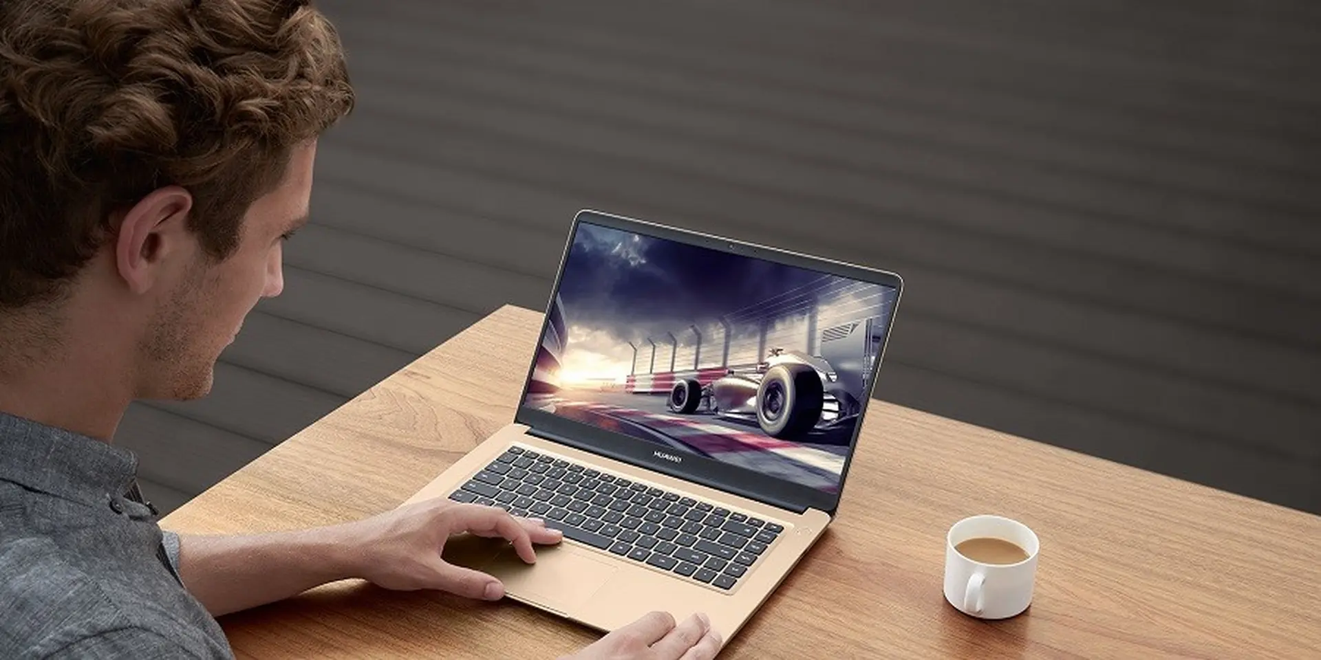 Huawei ra mắt MateBook D 2018 với hiệu năng mạnh mẽ hơn
