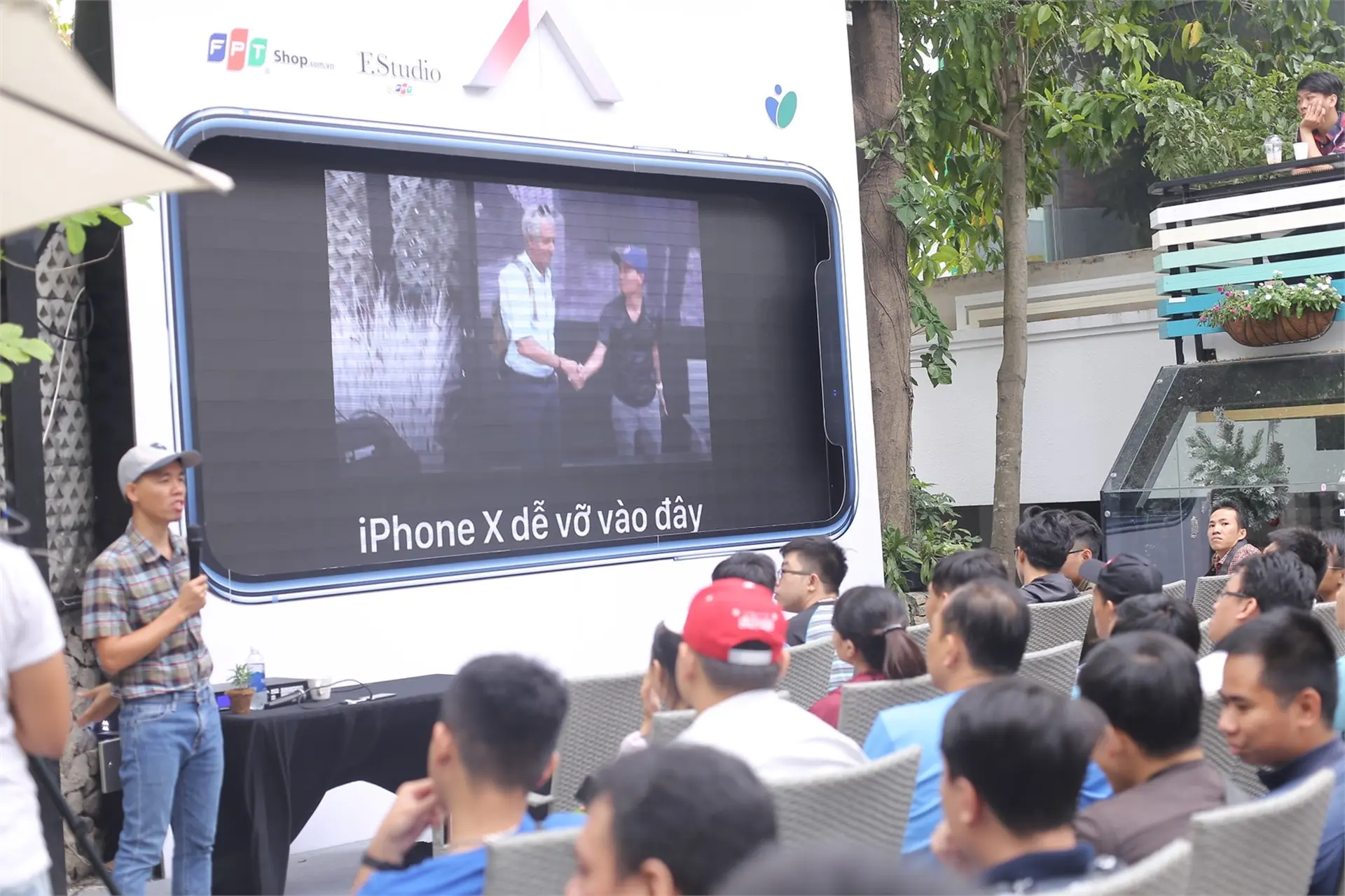 FPT Shop phối hợp cùng diễn đàn Tinh Tế tổ chức tech offline giới thiệu siêu phẩm iPhone X