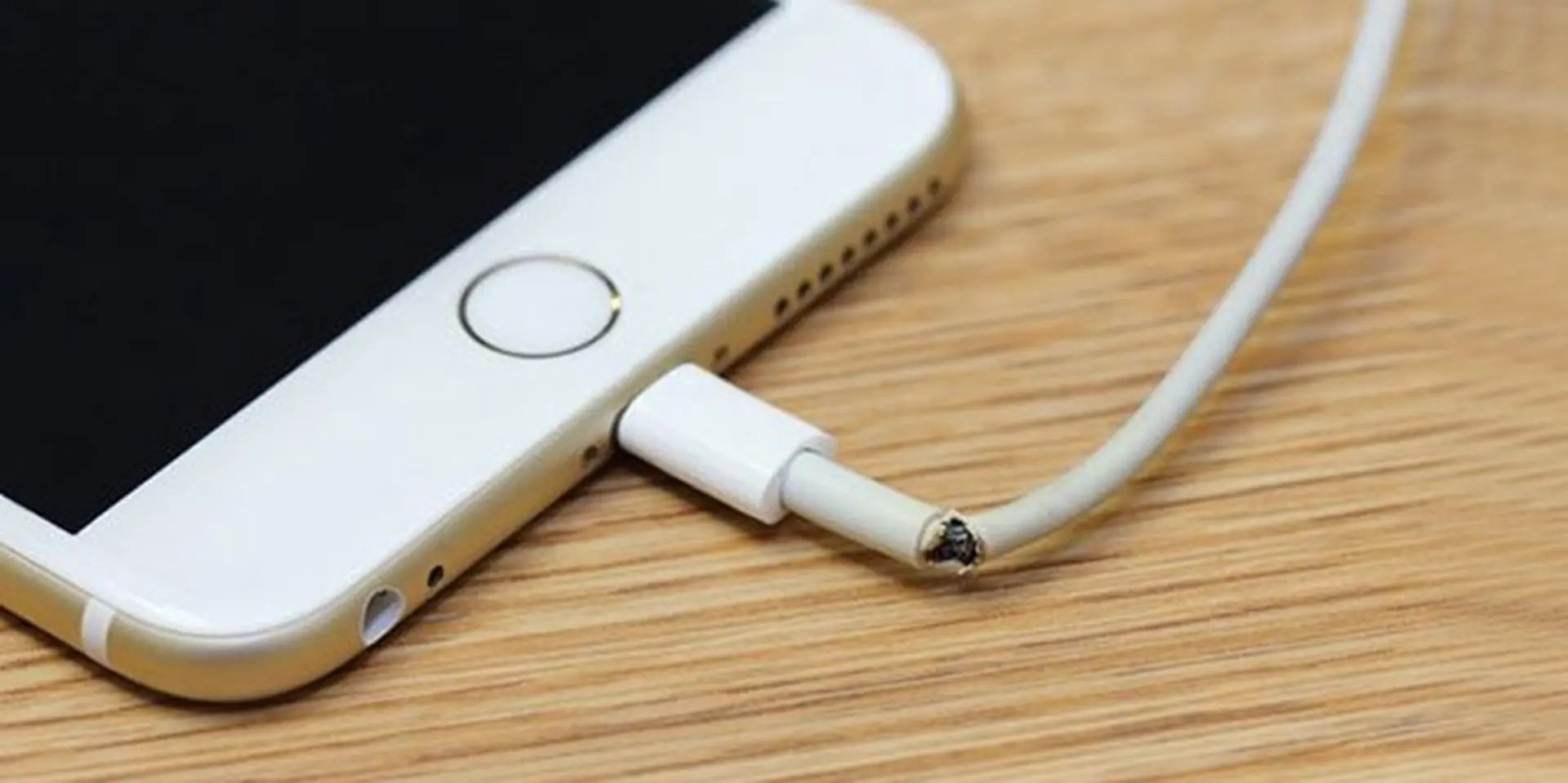 Sạc iPhone fake tràn lan trên thị trường – Hiểm họa khôn lường?