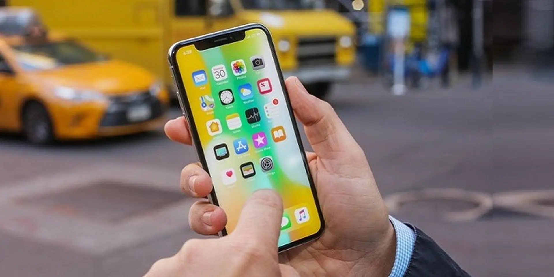 Tư vấn người dùng có nên mua iPhone X không? 