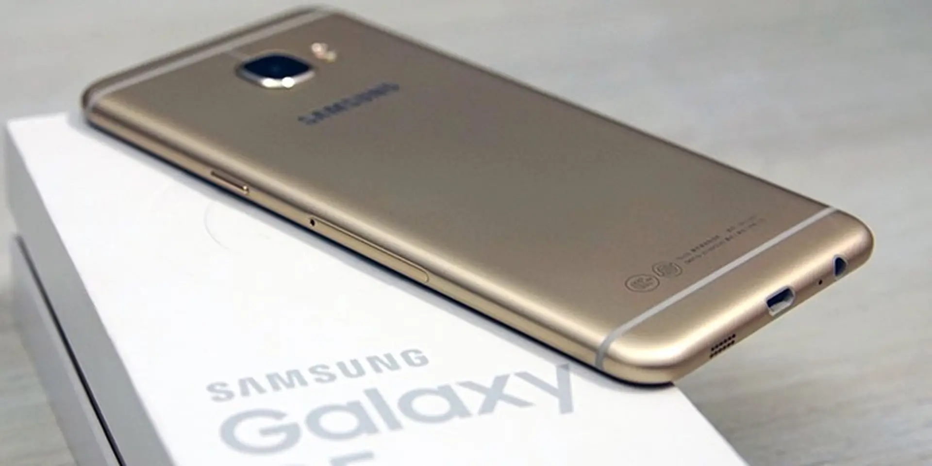 Ảnh render chính thức của Galaxy C5 Pro và C7 Pro