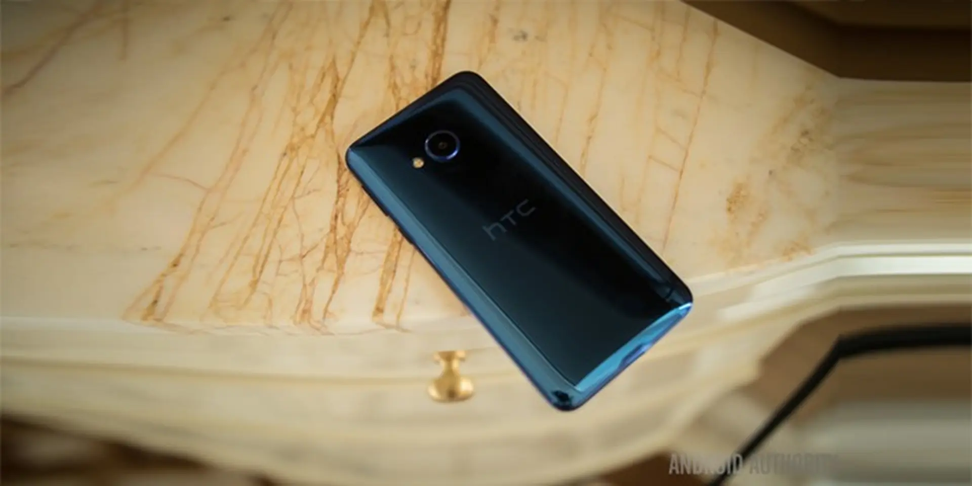 Đánh giá nhanh HTC U Play: Thiết kế trẻ trung, cấu hình mạnh mẽ