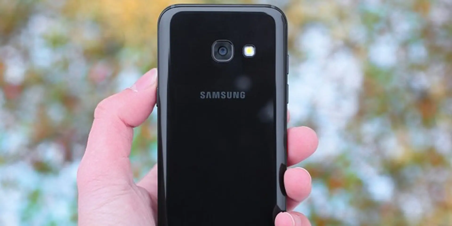 Đánh giá thiết kế và màn hình Samsung Galaxy A3 (2017)