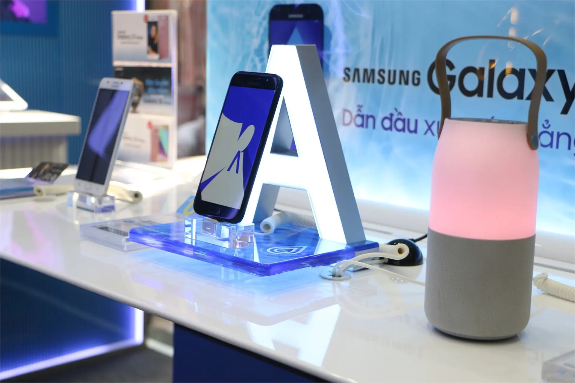 Mở bán Galaxy A 2017: Cứ mỗi giờ trôi qua, FPT Shop bán được 1.000 máy