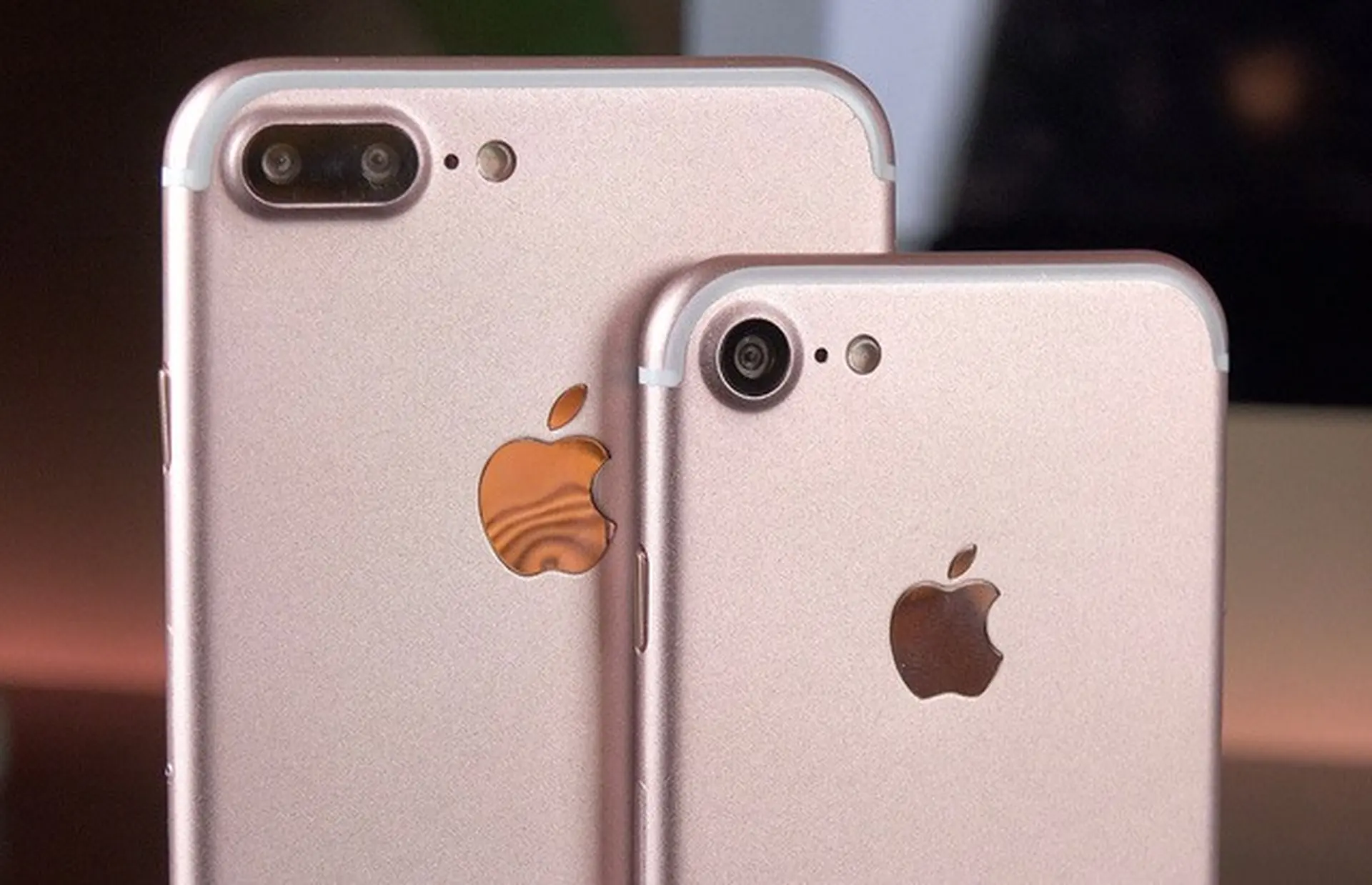 Xuất hiện video iPhone 7 Plus bốc khói dữ dội