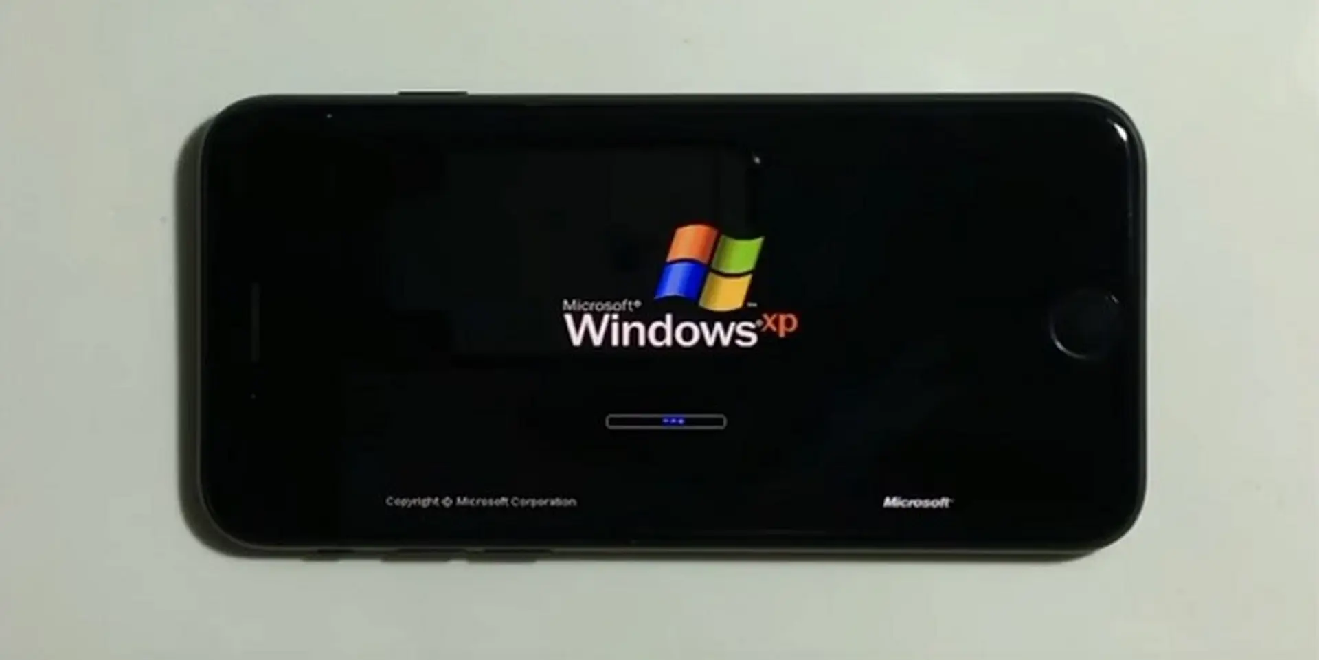 iPhone 7 chạy Windows XP, biến điều không thể thành có thể