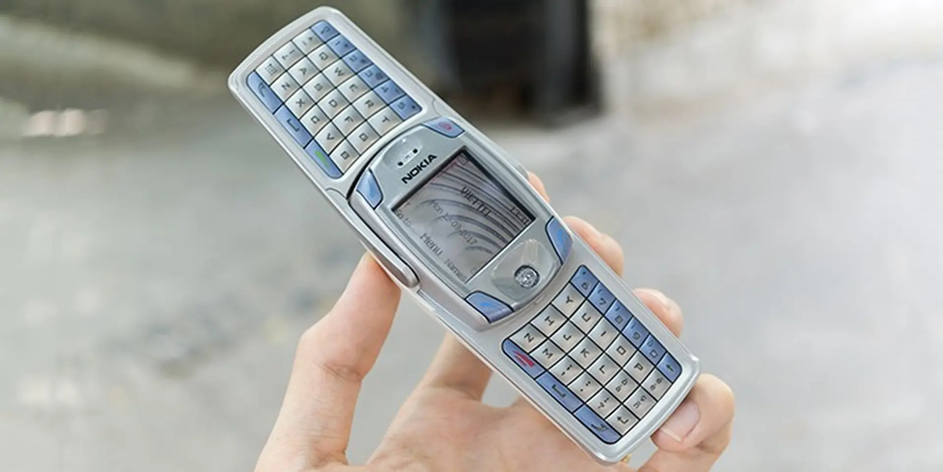 Trên tay Nokia 6820: điện thoại cổ với ba bàn phím linh hoạt