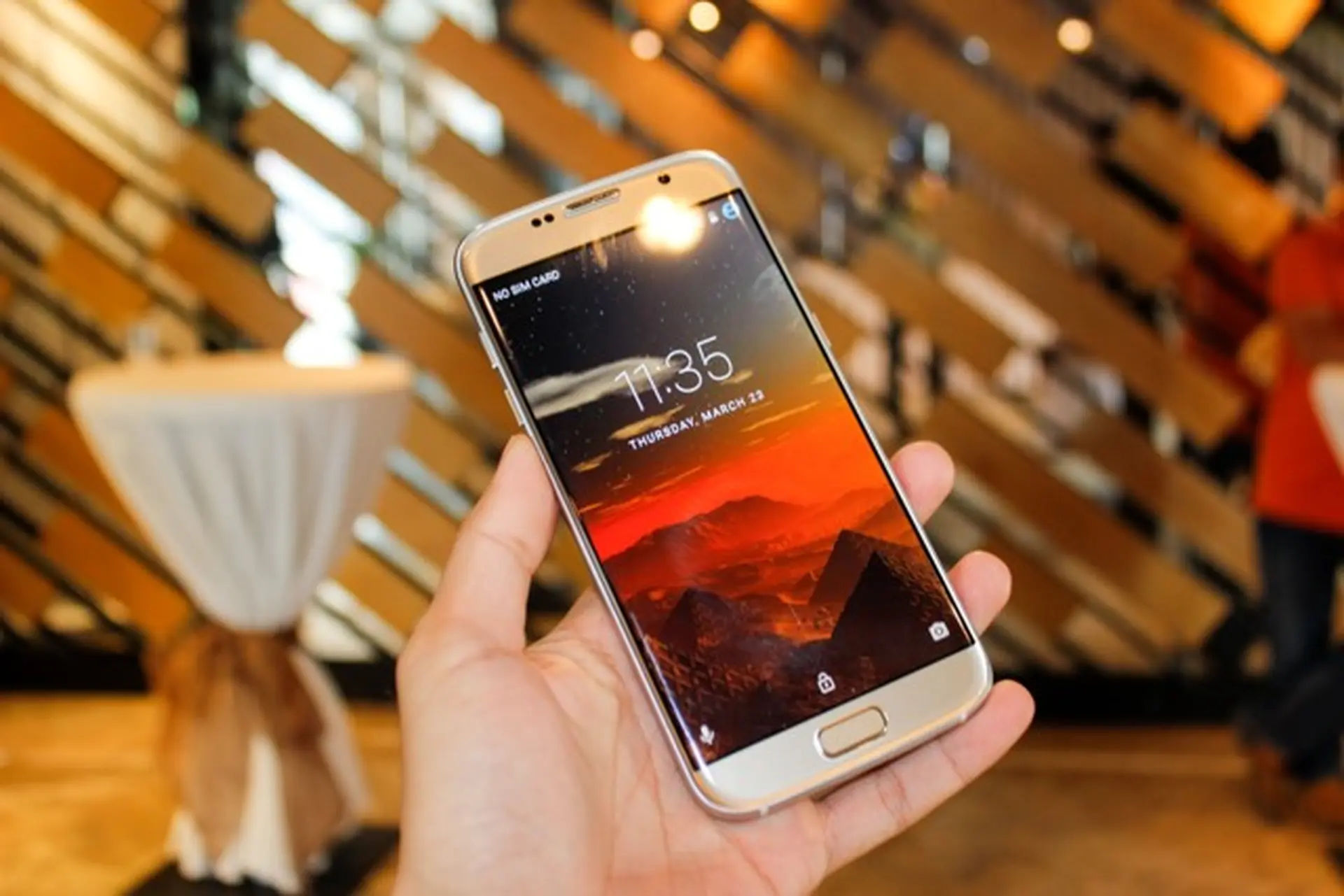 Smartphone tầm trung đổ bộ thị trường Viêt Nam với hình thức kinh doanh sáng tạo và mức giá không tưởng