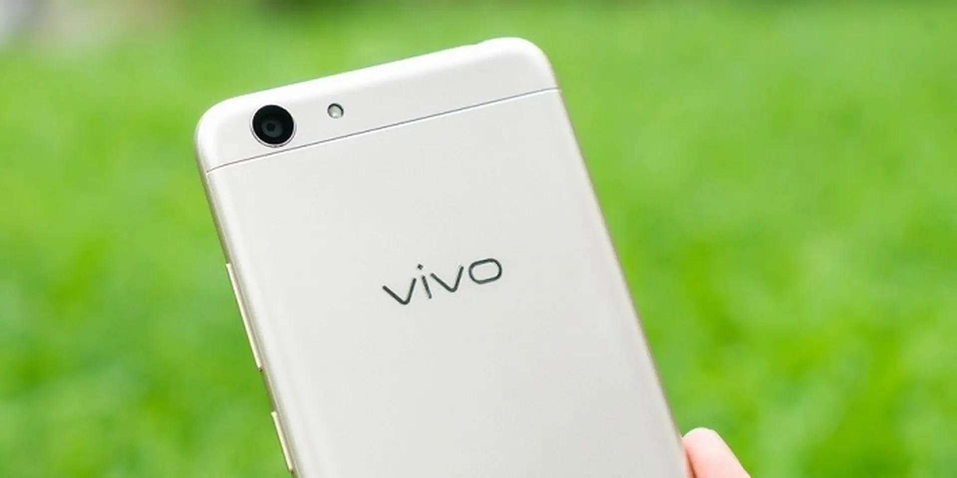 Cùng FPT Shop trên tay Vivo Y53: Thiết kế gọn gàng, Snapdragon 425, giá khoảng 3 triệu 
