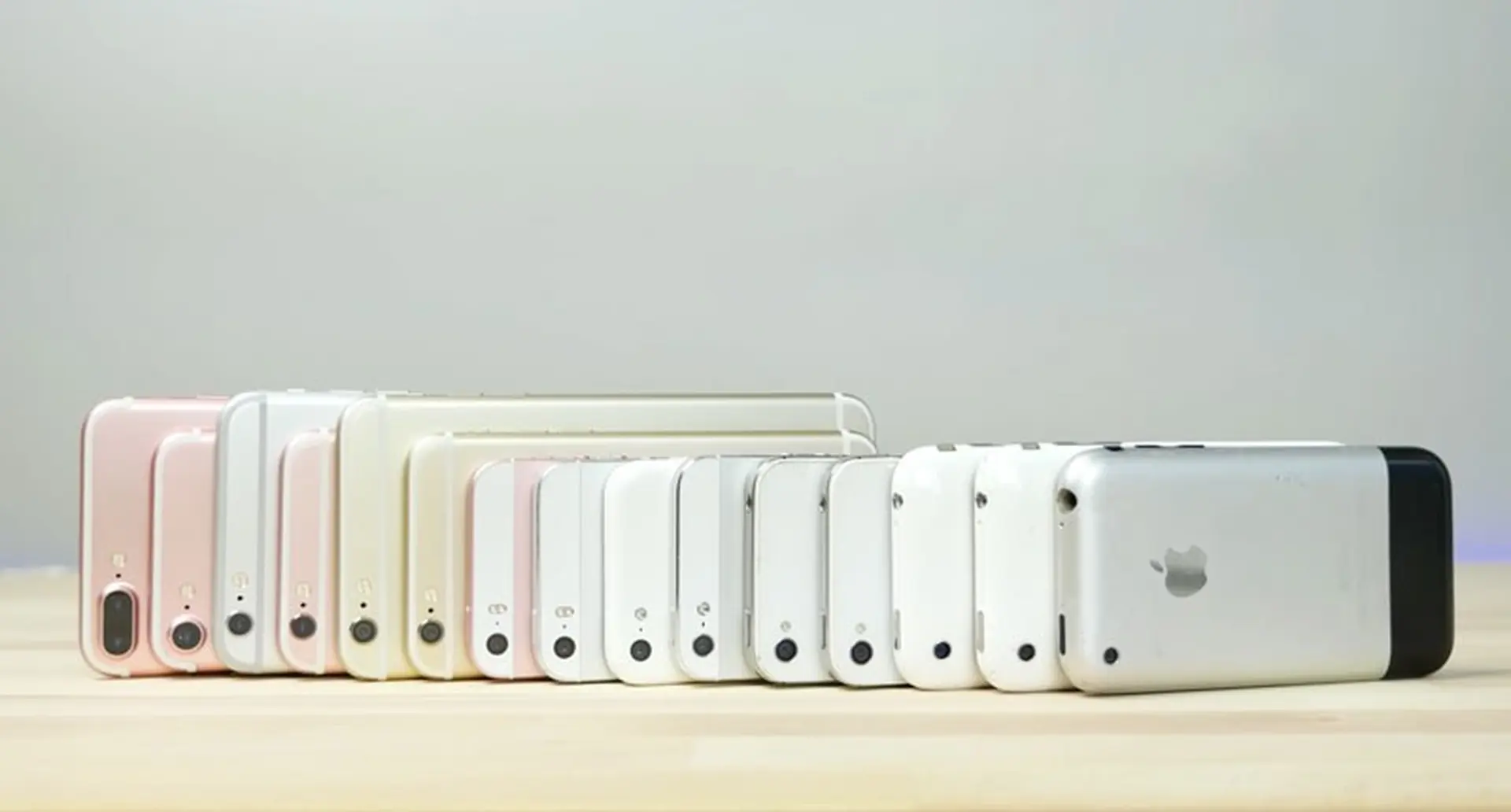 Sự lột xác về thiết kế của iPhone trong suốt 1 thập kỉ (Phần 1)