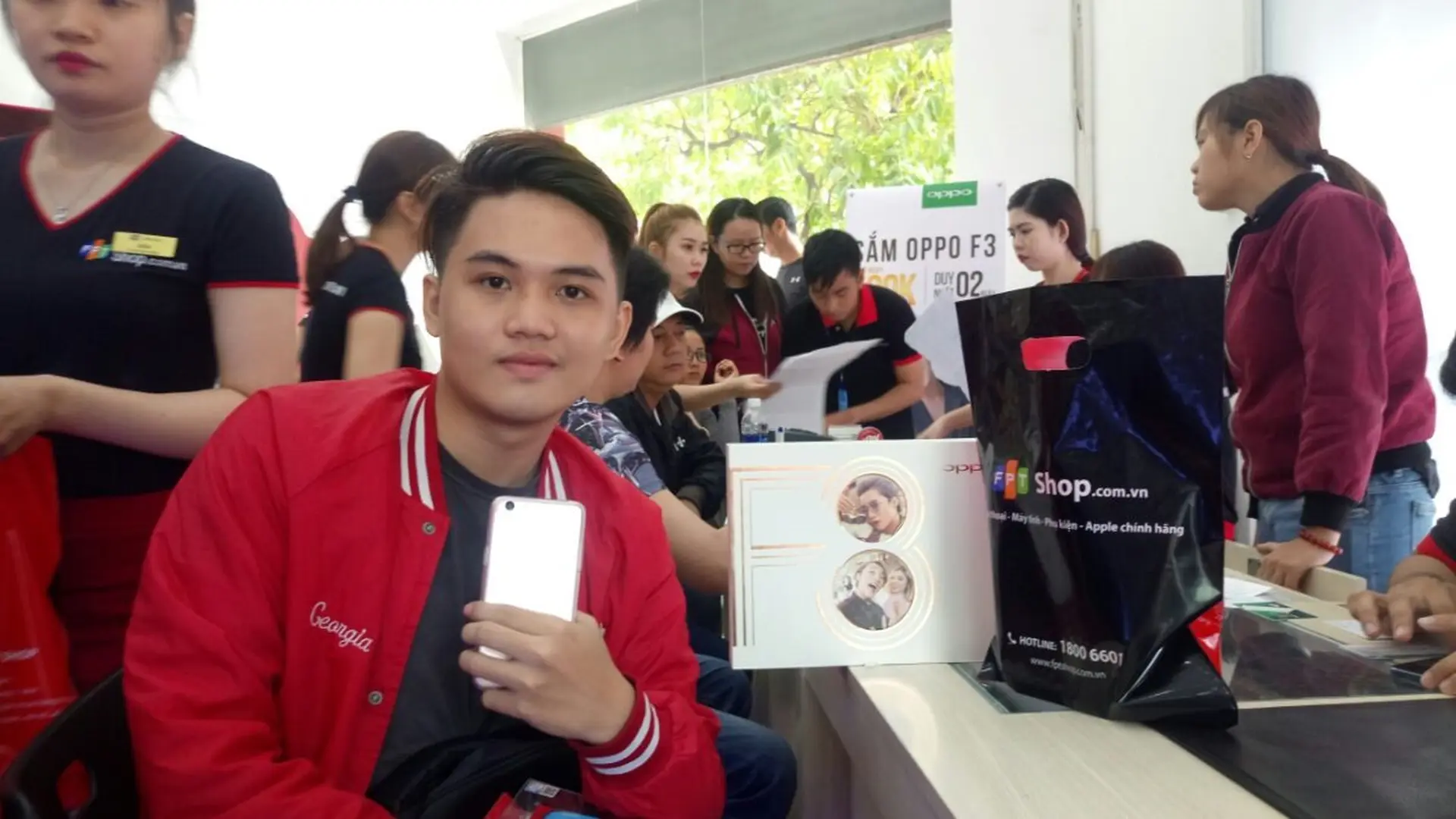 Chuyên gia selfie kép OPPO F3 chính thức lên kệ tại FPT Shop