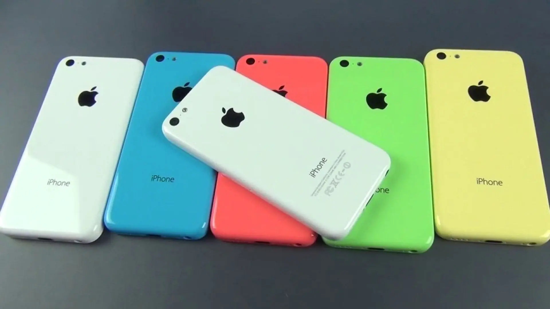 Đổ nhôm nóng chảy lên 50 chiếc iPhone 5c, điều gì sẽ xảy ra?