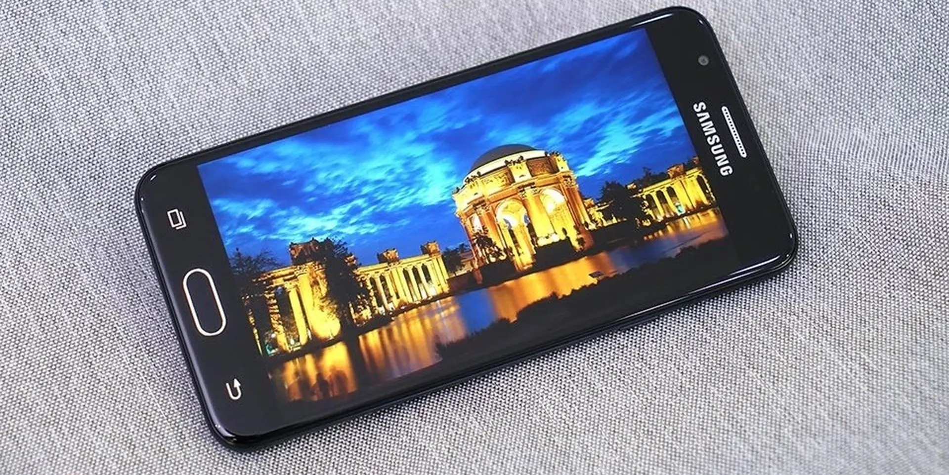 Giới trẻ ngỡ ngàng với giá bán đặc biệt của Galaxy J5 Prime tại FPT Shop