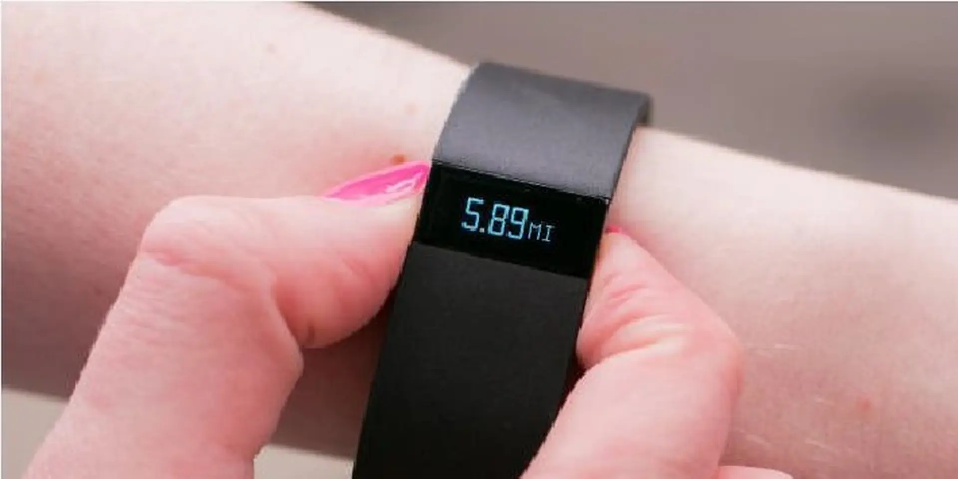 Vòng đeo tay theo dõi sức khỏe loại nào tốt? 