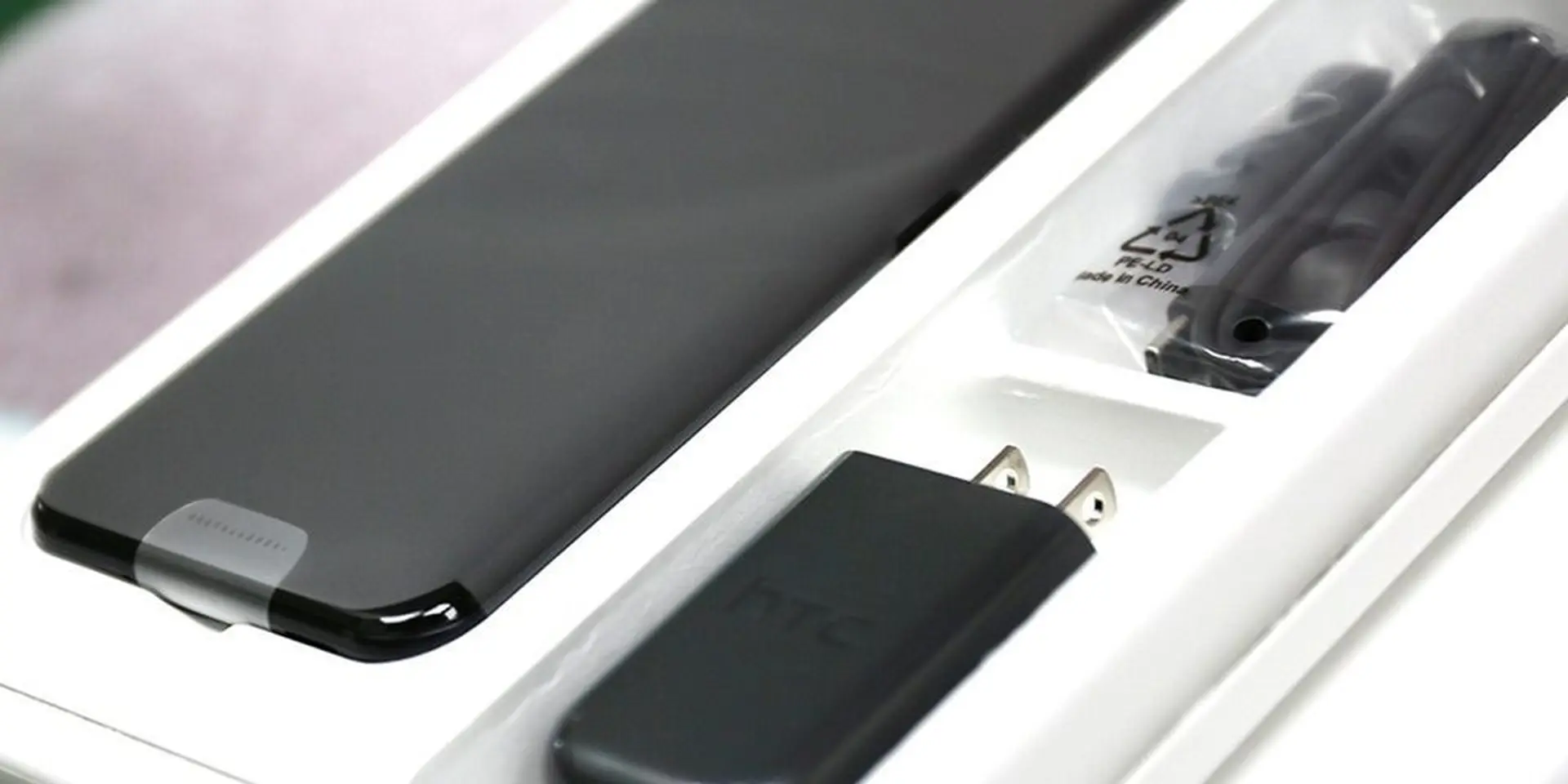 Toàn cảnh quy trình sản xuất HTC U11 tại nhà máy