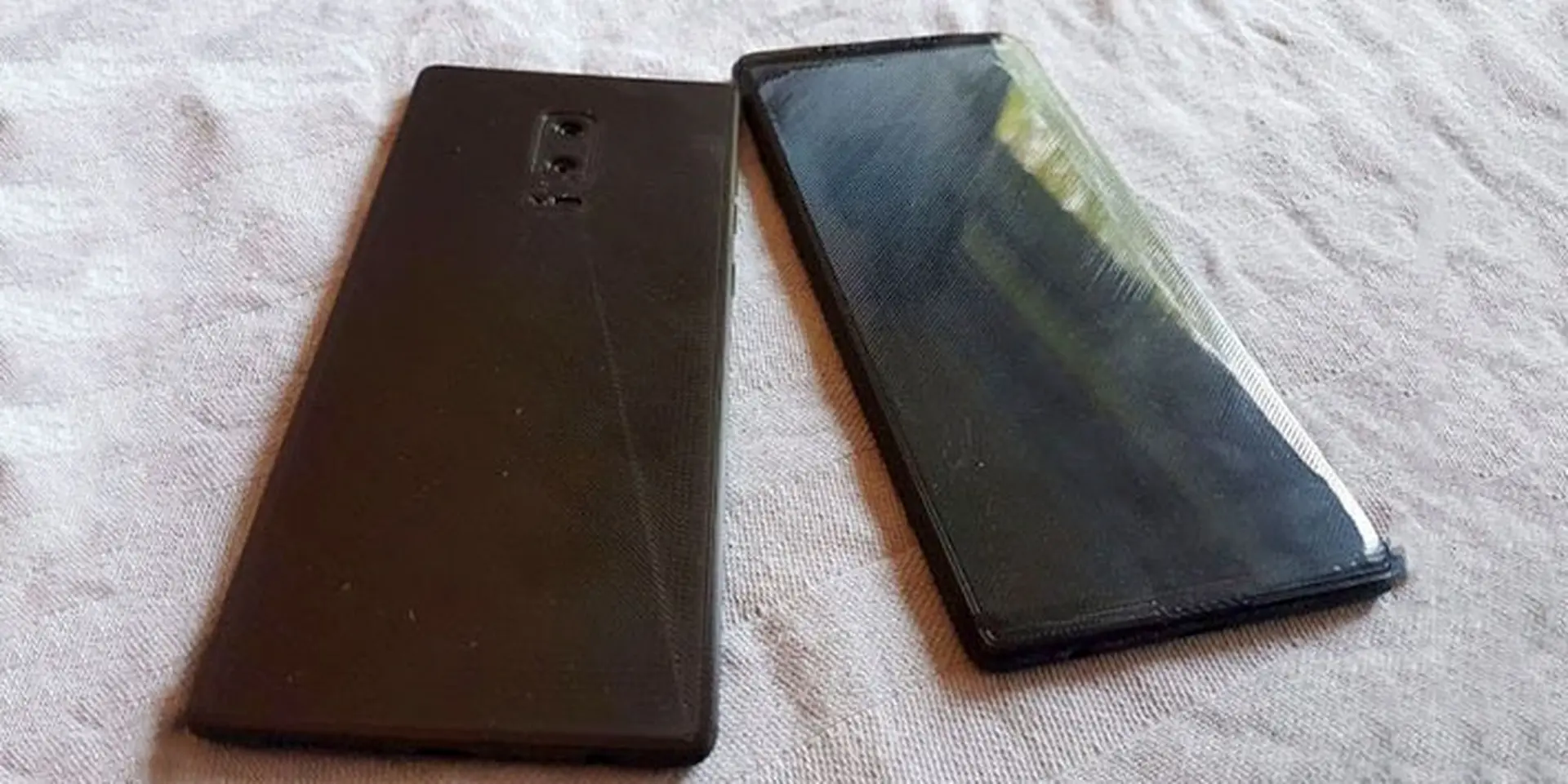 Samsung Galaxy Note 8 xuất hiện ngoài đời thực: Dual camera, vân tay trong màn hình