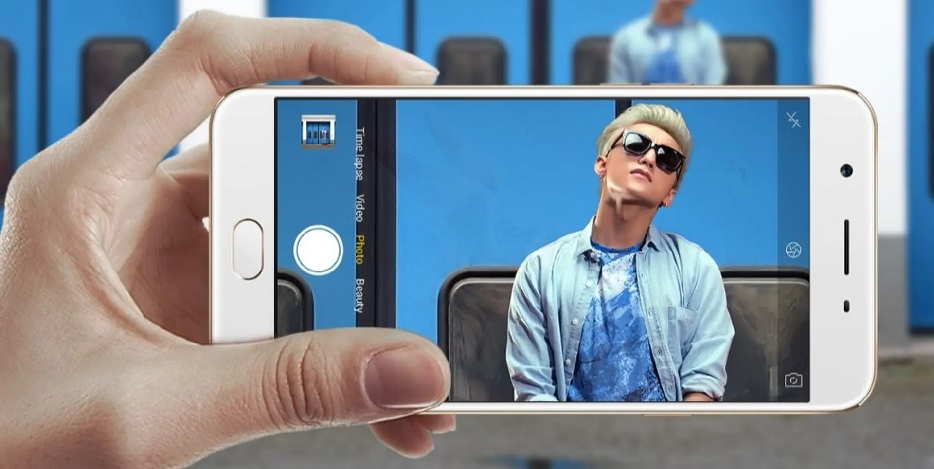 Smartphone thiết kế cao cấp, camera selfie 16MP, RAM 3GB chính thức hạ giá tại FPT Shop