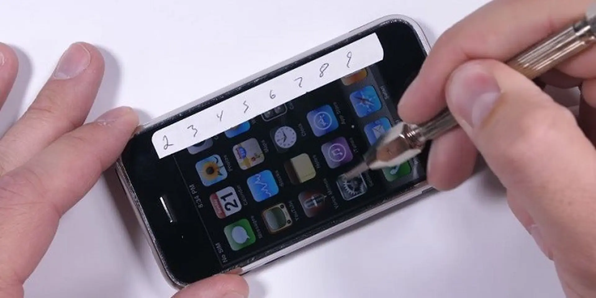 Bạn có biết Apple đã tạo ra chiếc iPhone 10 năm trước bền như thế nào không?