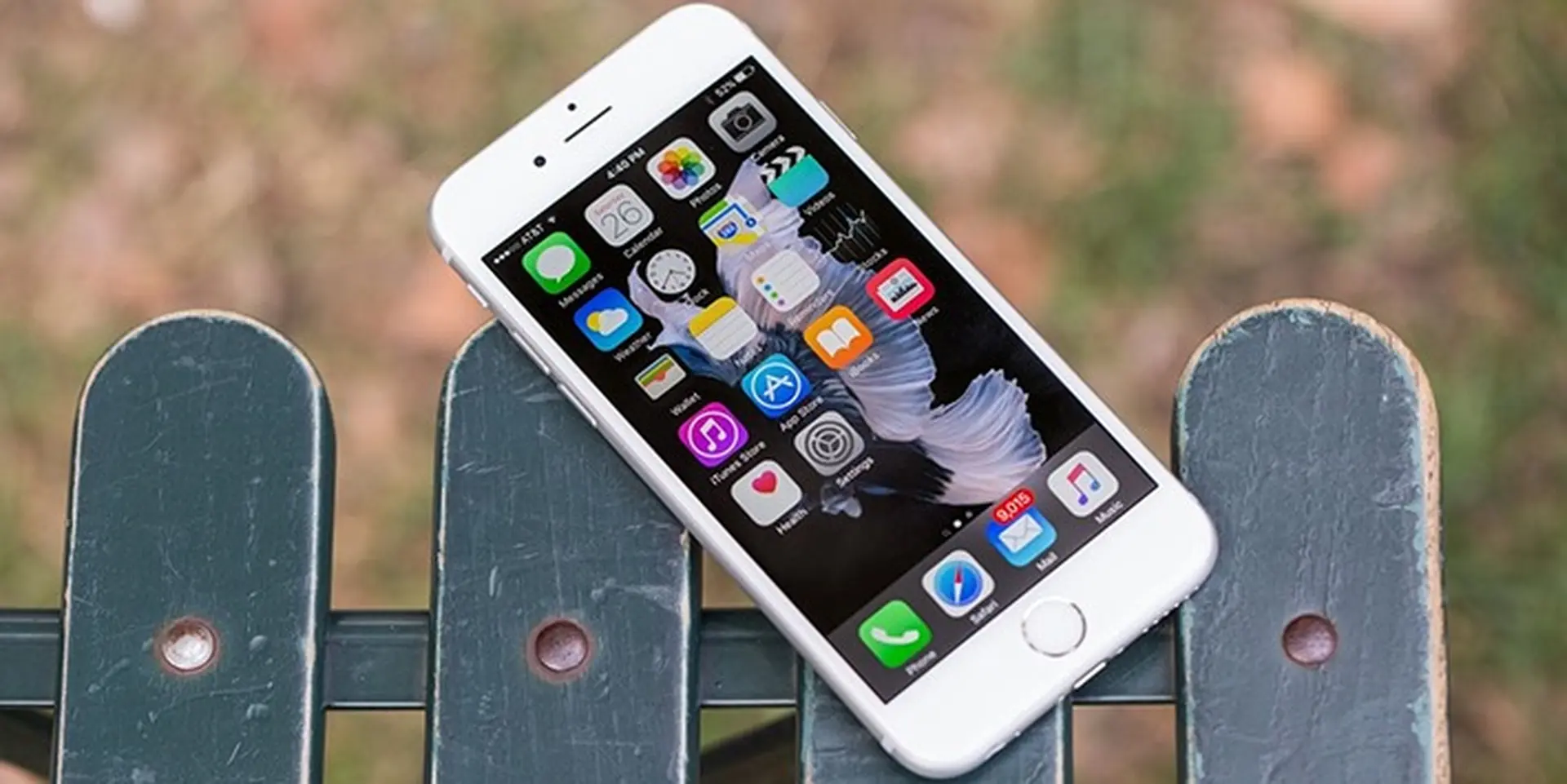 Giải mã tác dụng của hai chấm nhỏ trên mặt trước iPhone