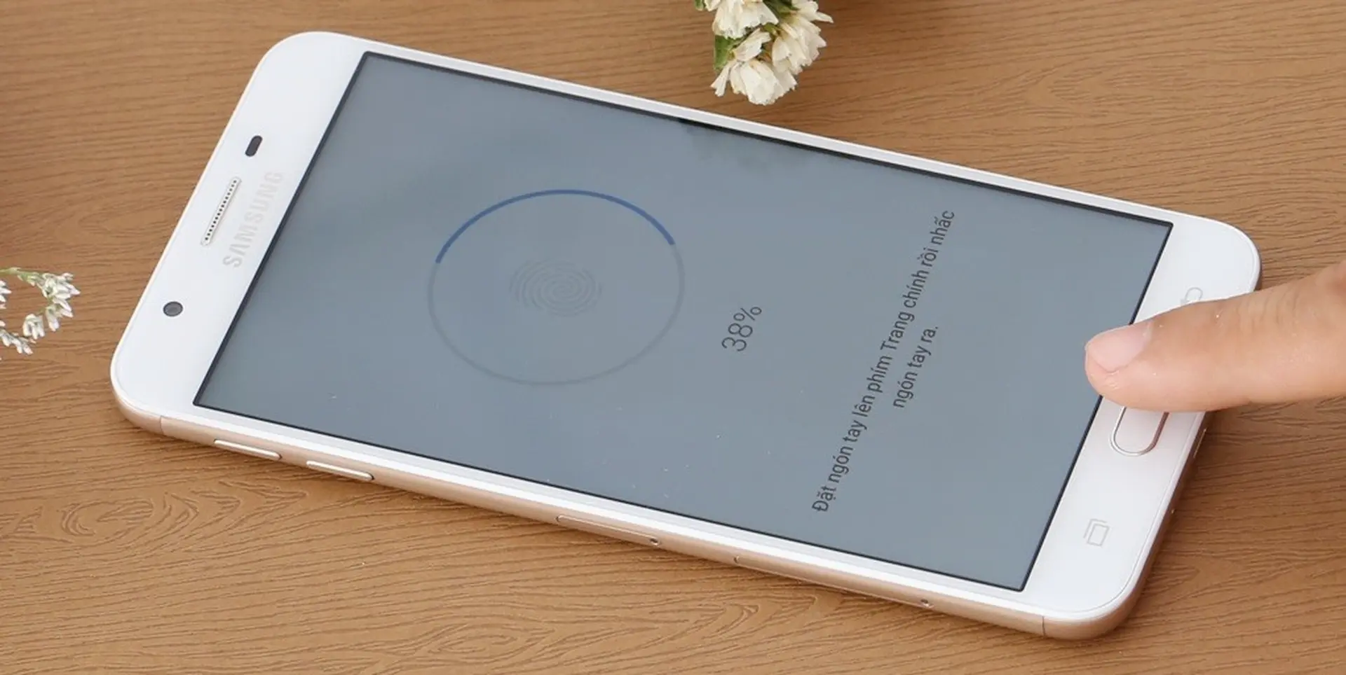 Chiếc smartphone HOT nhất hiện nay trong tầm giá dưới 6 triệu vừa được hạ giá thêm lần nữa