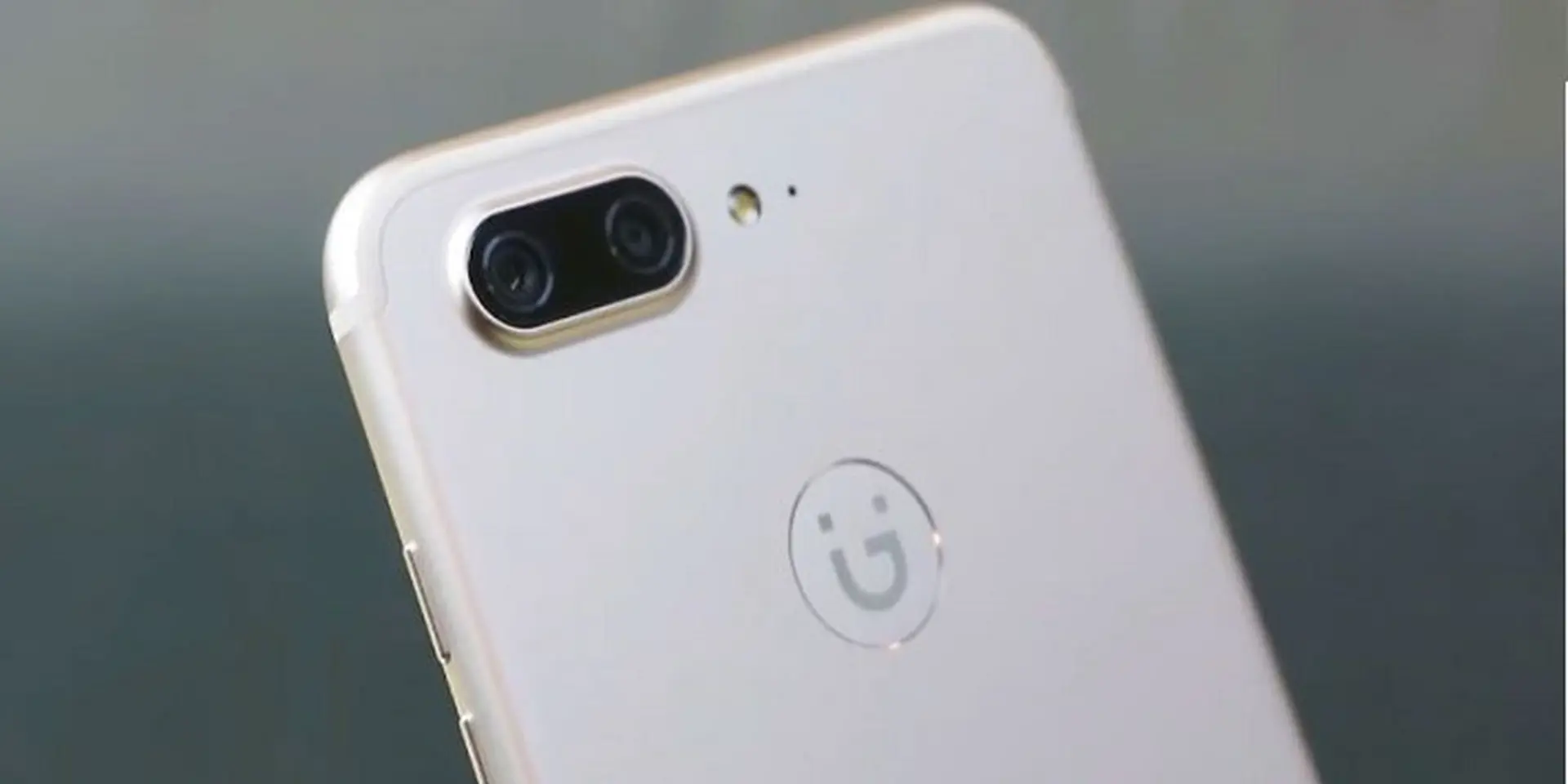 Trên tay smartphone có 4 camera của Gionee