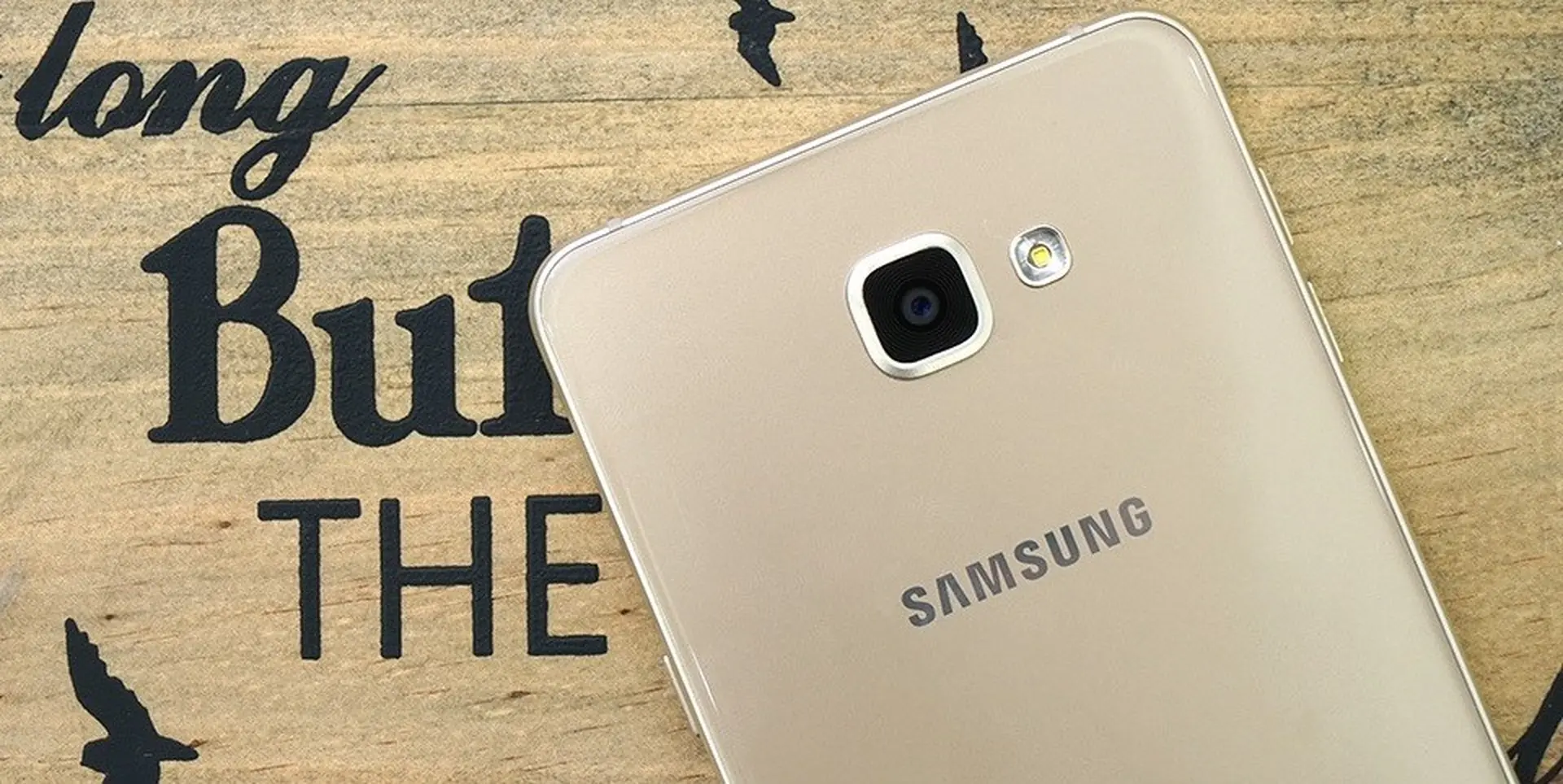 Phablet Samsung với thiết kế cao cấp, màn hình 6 inch, pin 5.000 mAh giảm giá sốc