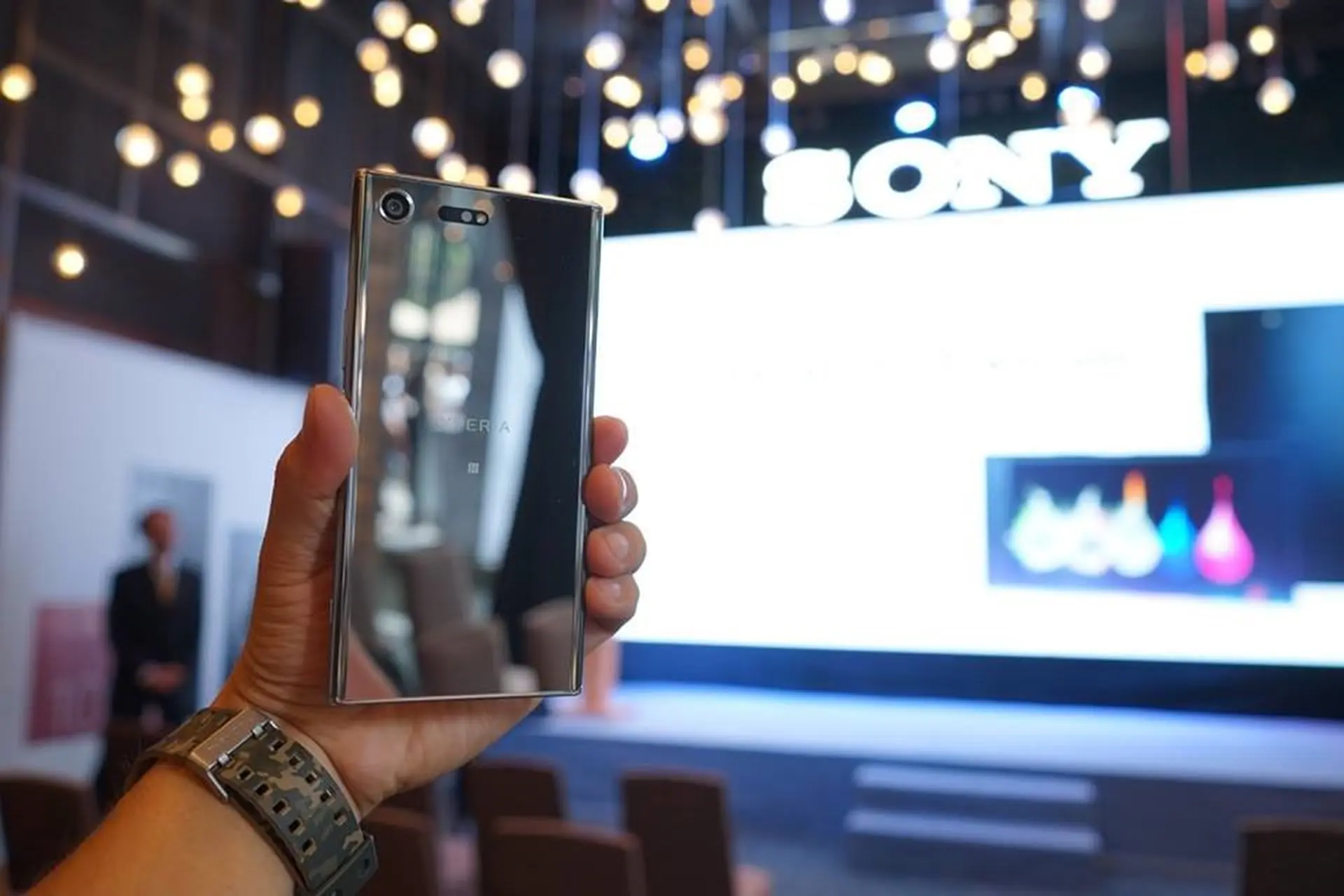 Nhận ngay bộ quà đẳng cấp trị giá 3 triệu đồng khi đặt mua Sony Xperia XZ Premium tại FPT Shop