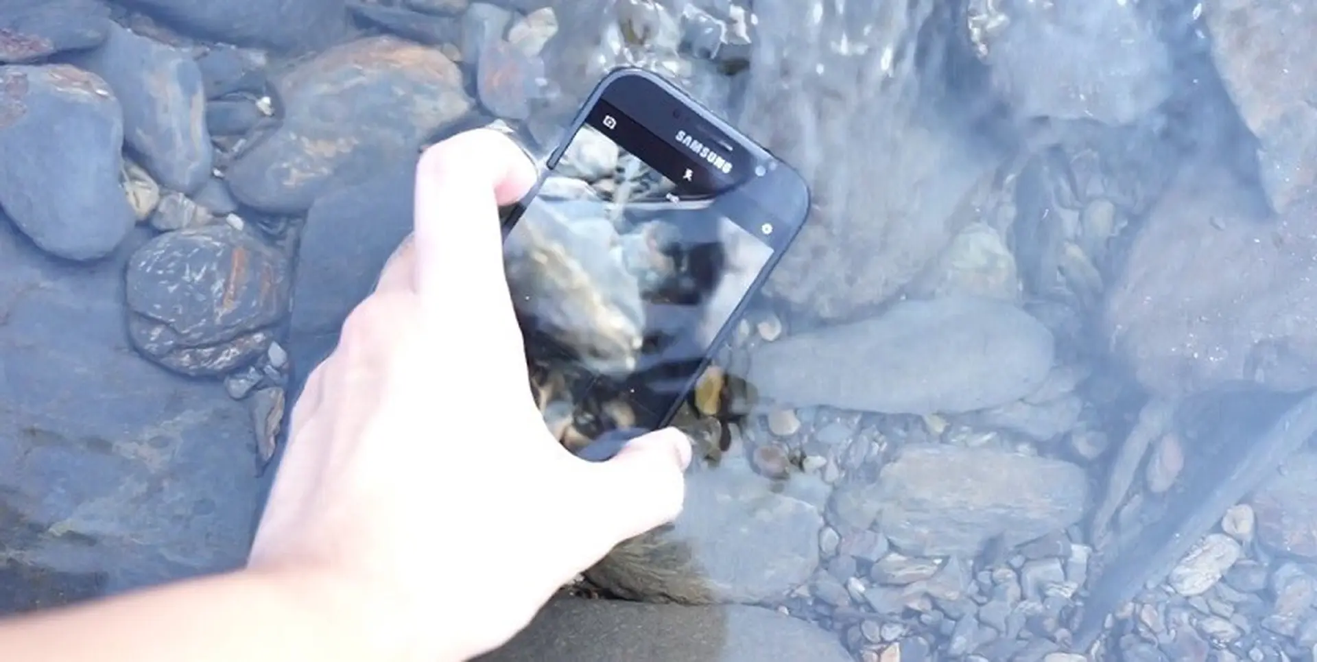 Bộ đôi Galaxy A5, A7 2017 chống nước, camera 16/16 MP chính thức hạ giá mạnh