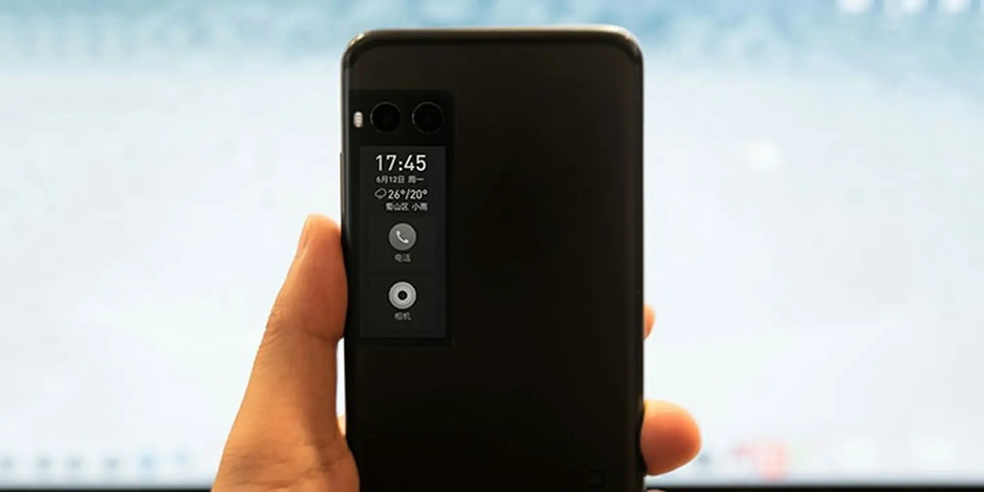 Meizu Pro 7 bất ngờ xuất hiện thực tế với màn hình phụ độc đáo và camera kép