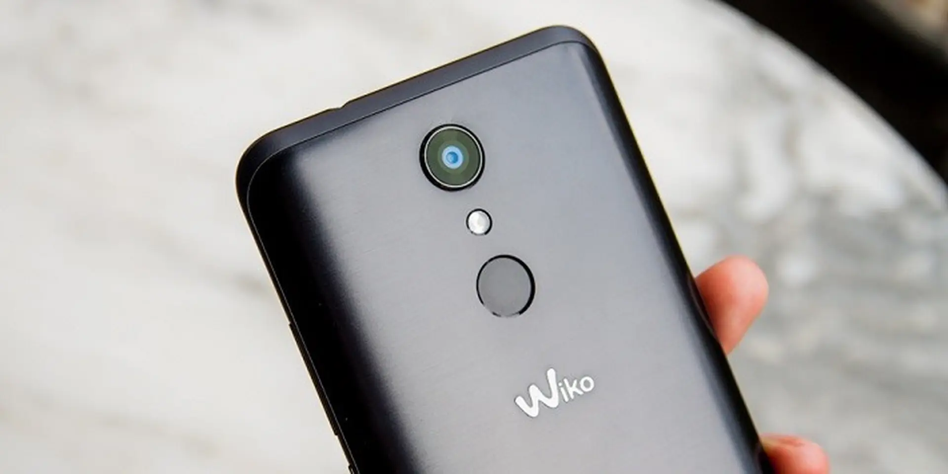 Trên tay Wiko U Pulse: Thiết kế kim loại, RAM 3GB, giá chỉ 2.9 triệu đồng