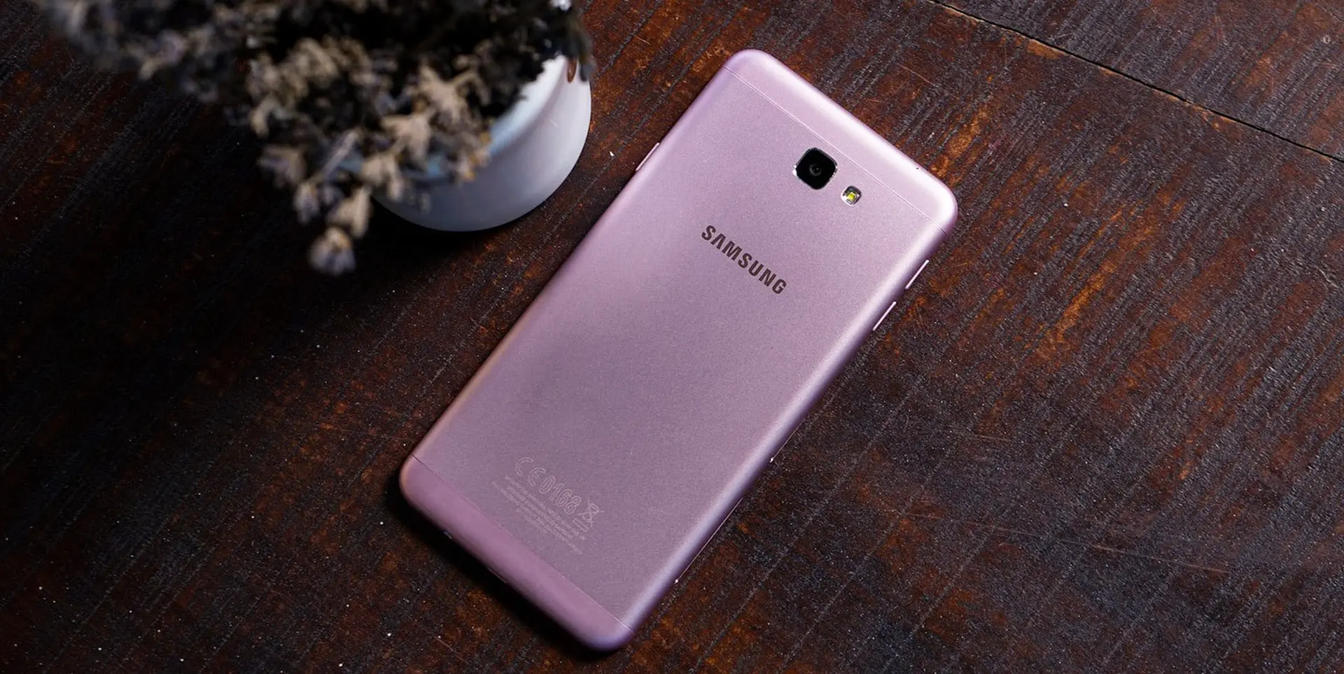 5 smartphone bán chạy nhất Việt Nam trong tháng 5