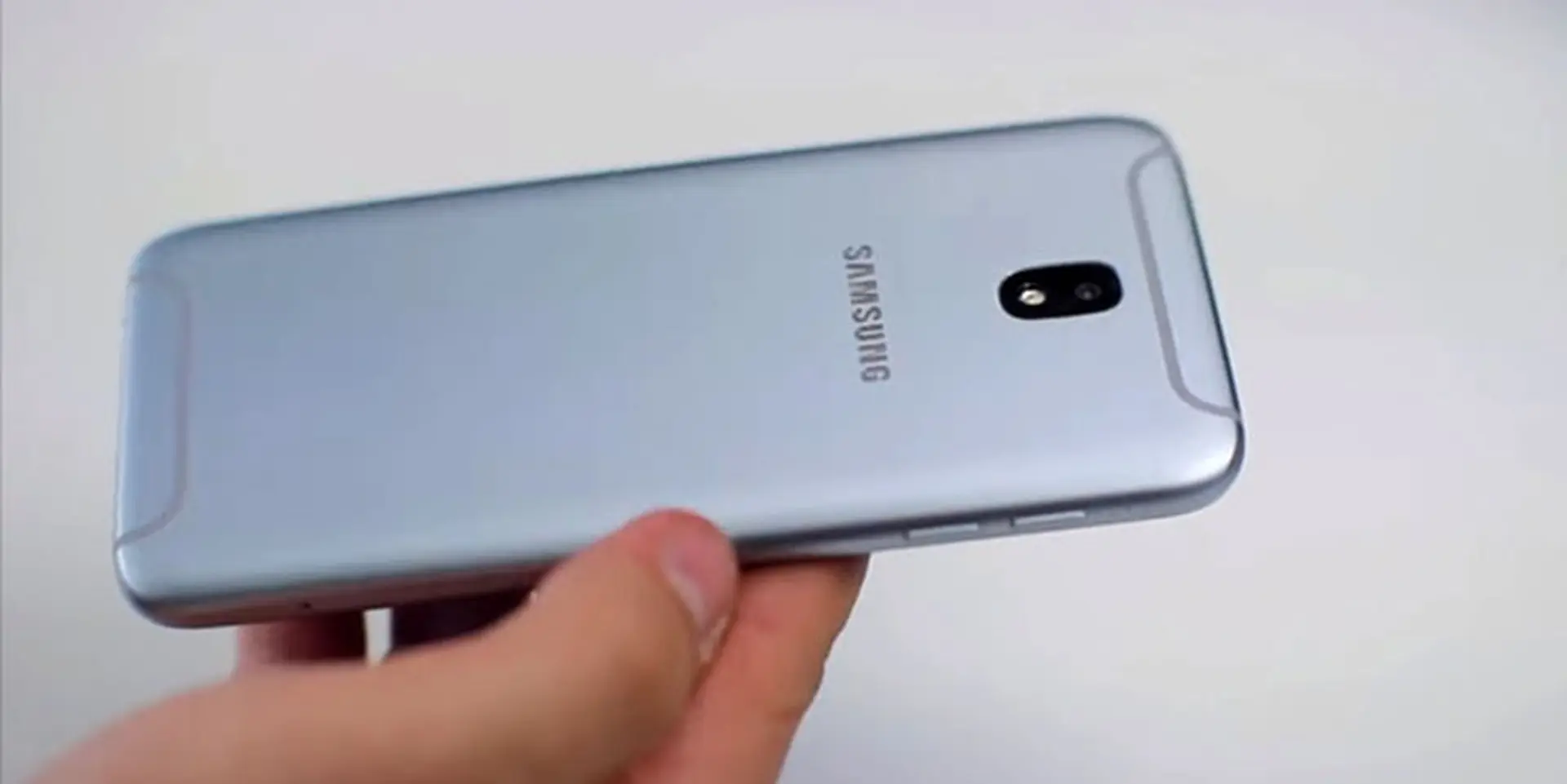 Hé lộ ngày bán và giá khá "sốc" của Galaxy J5 2017