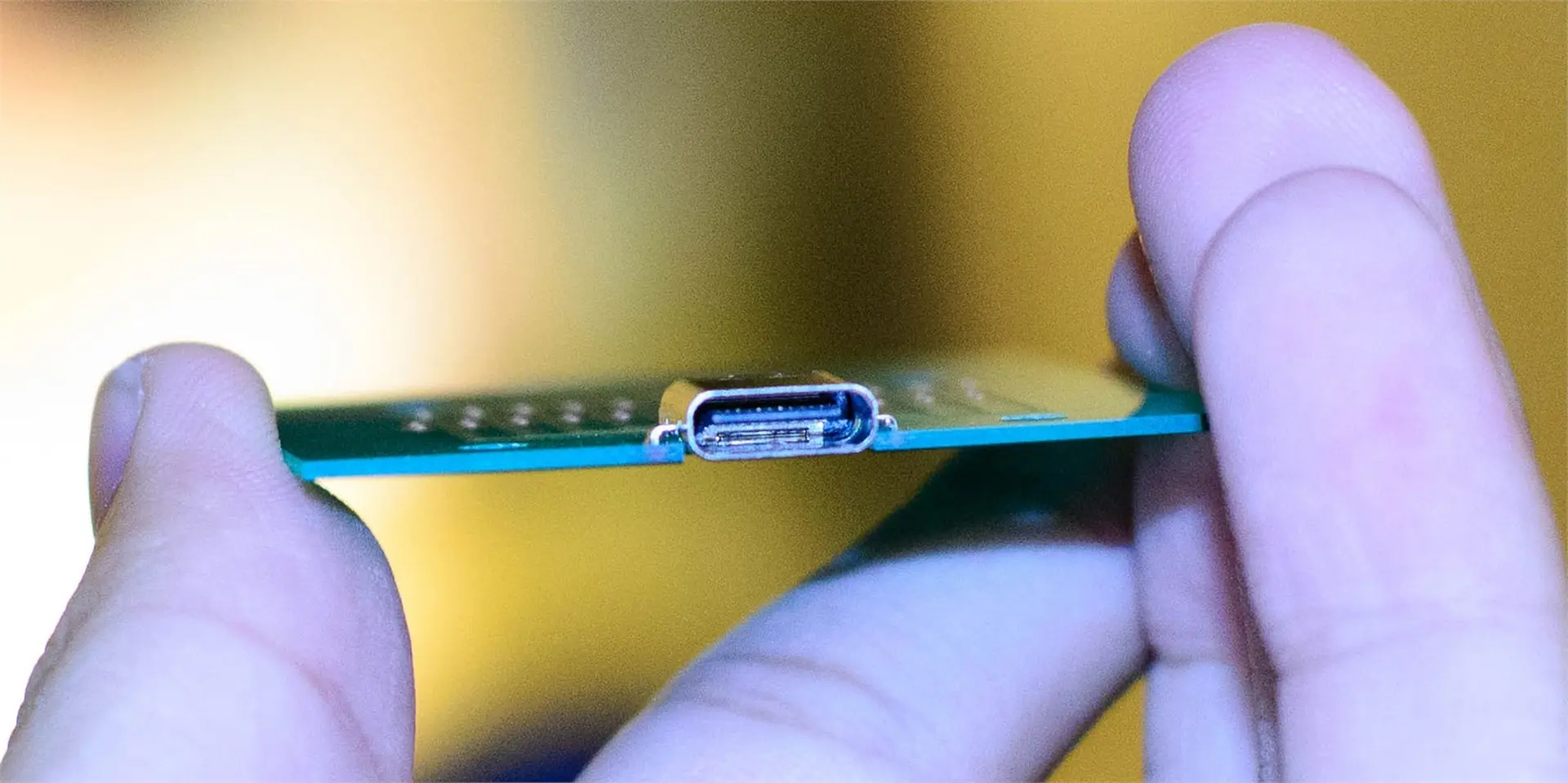 Bạn có biết sự khác nhau giữa USB Type-C và Thunderbolt 3?