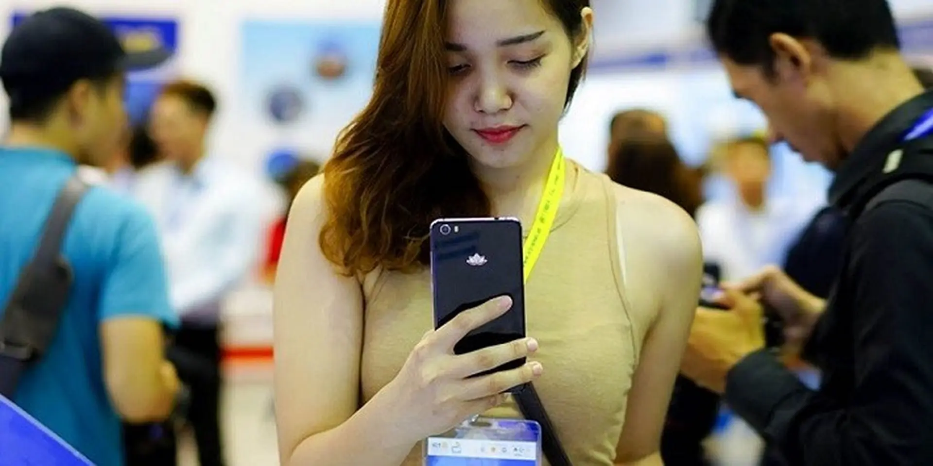 Trên tay Lotus S3 LTE: Smartphone made in Việt Nam