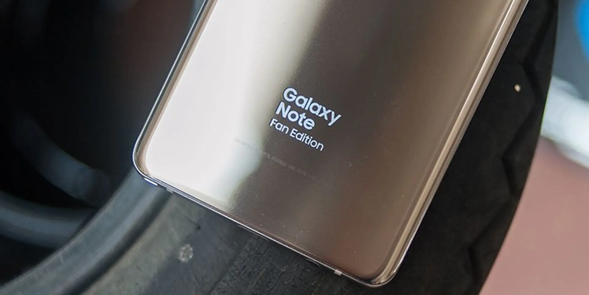 Mở hộp và trên tay Samsung Galaxy Note FE: Vẫn yêu như ngày đầu?