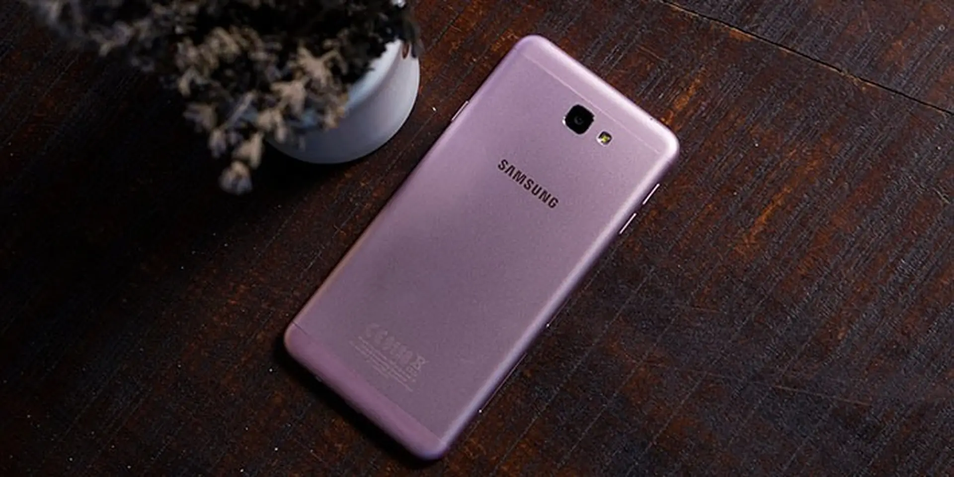 5 smartphone bán chạy nhất Việt Nam trong tháng 6