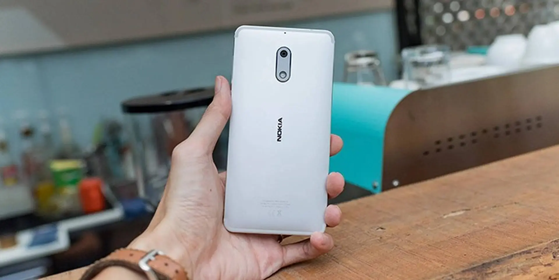 Mở hộp Nokia 6 chính hãng màu bạc tại Việt Nam: quá đẹp!