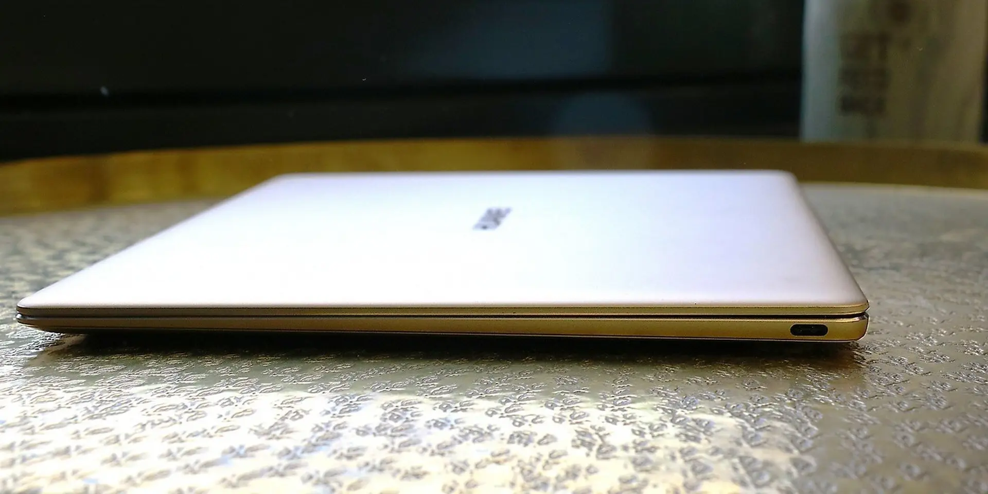 Huawei ra mắt laptop Matebook: thiết kế giống Macbook 12 inch nhưng mạnh hơn