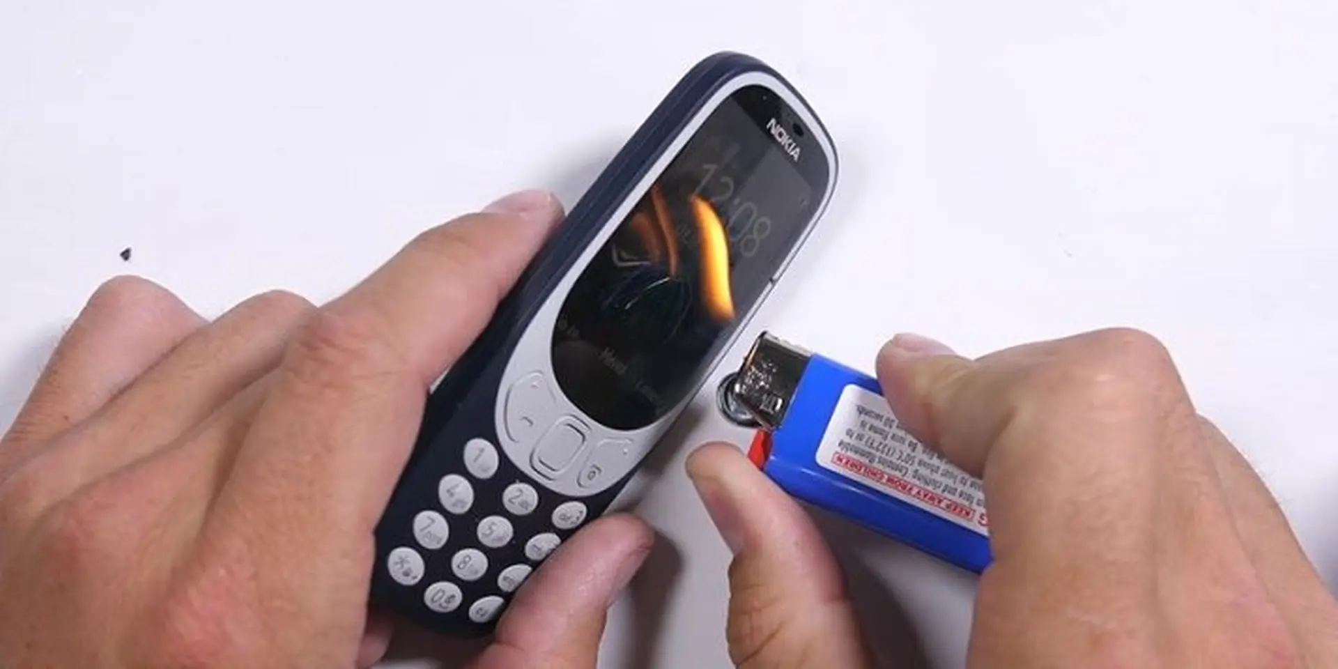 Liệu Nokia 3310 (2017) có đạt được danh hiệu "Nồi đồng cối đá" sau màn tra tấn này?
